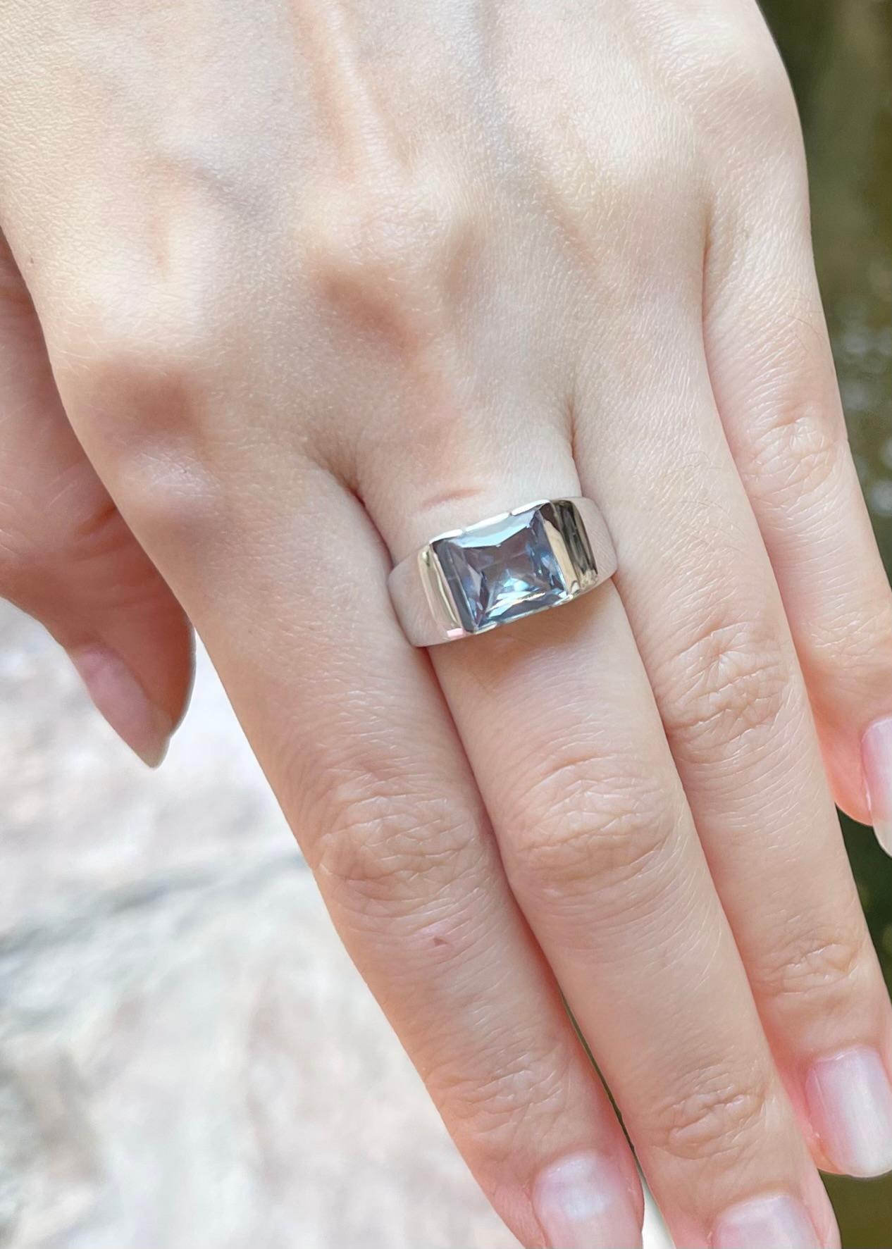 Taglio princess Anello con Topazio Blu incastonato in oro bianco 18K in vendita
