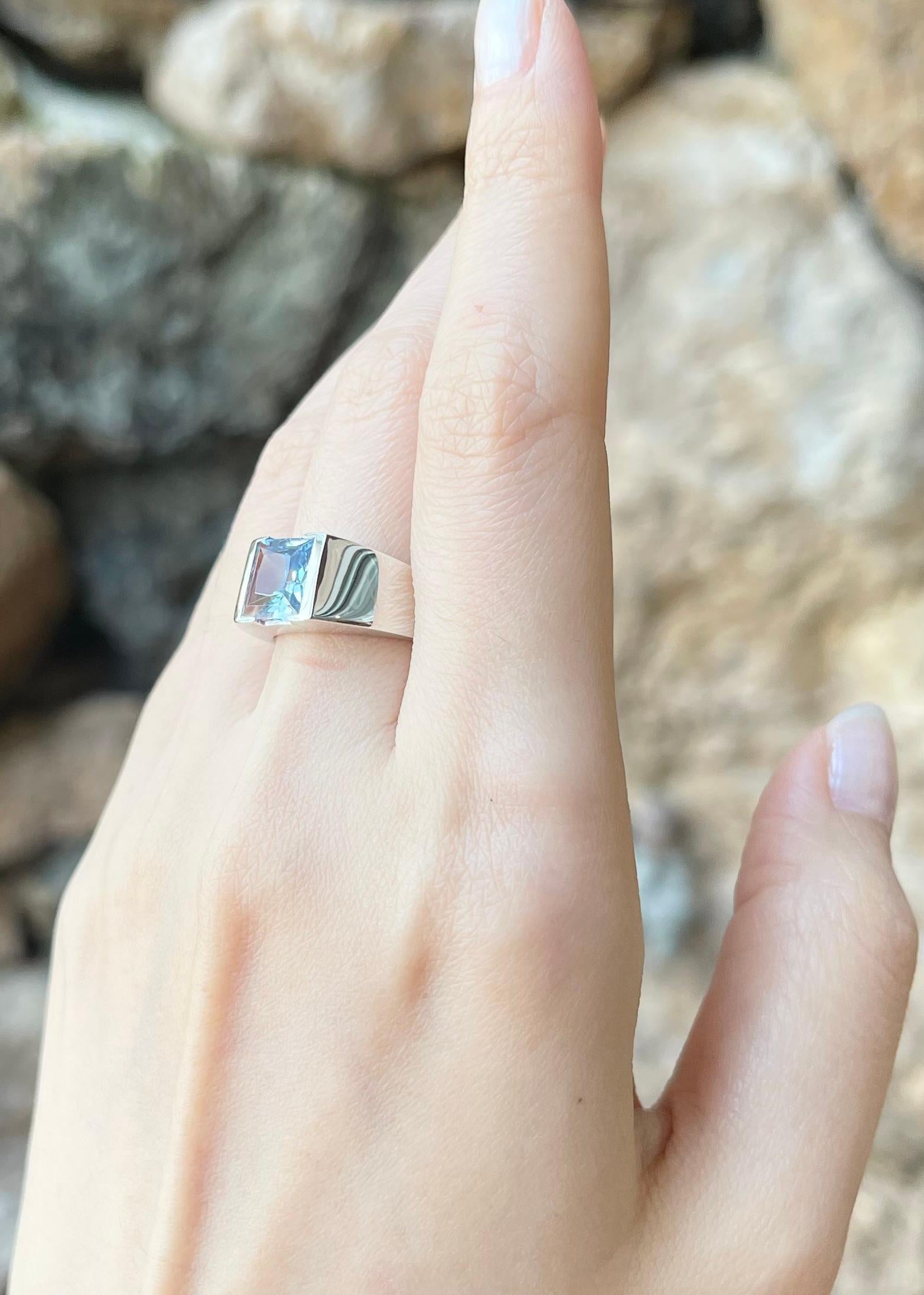 Anello con Topazio Blu incastonato in oro bianco 18K In condizioni Nuovo in vendita a Bangkok, TH