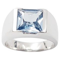 Blue Topaz Ring set in 18K White Gold Settings