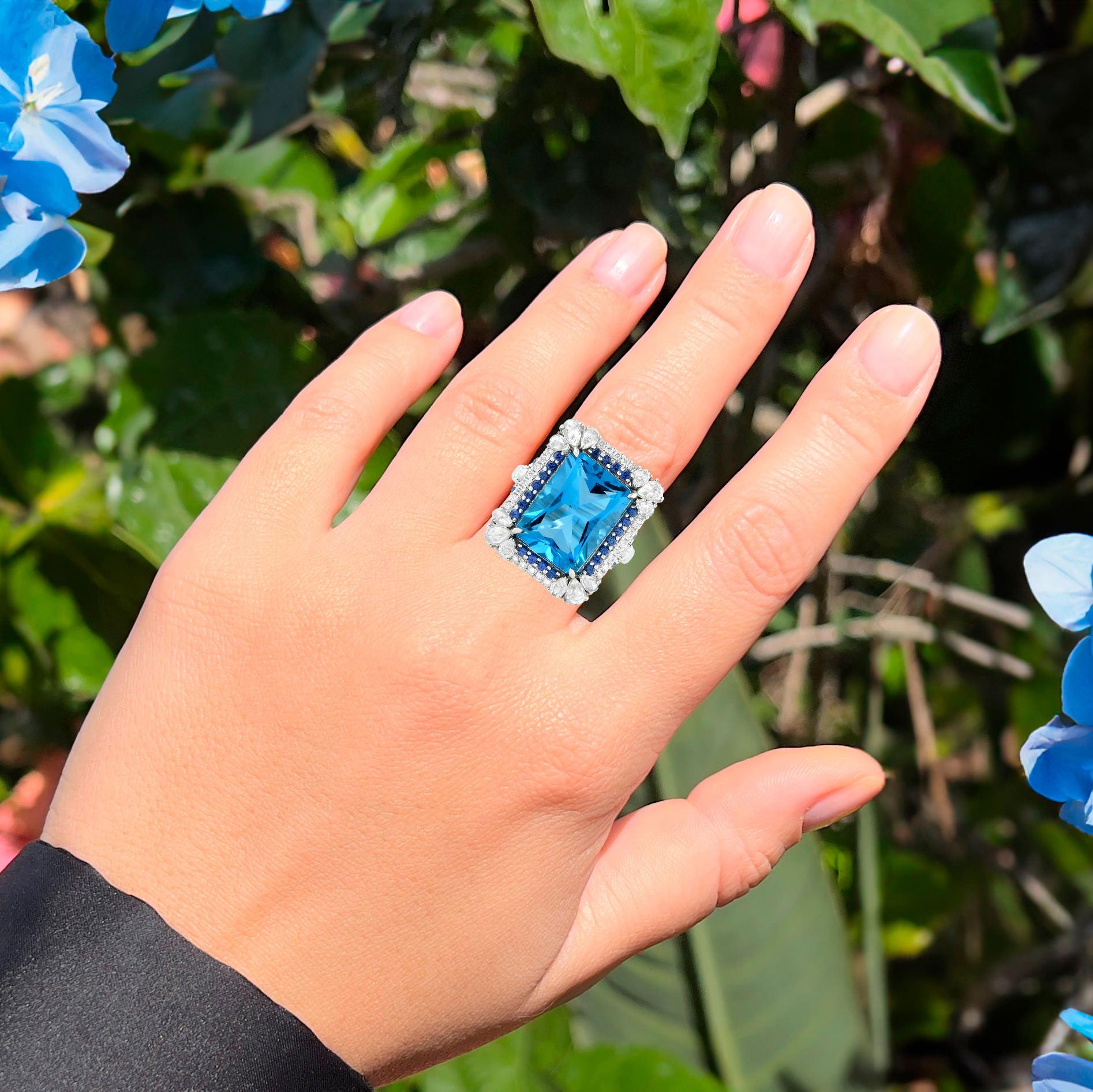 Contemporary Blue Topaz Ring With Sapphires and Diamonds 13.14 Carats 18K White Gold For Sale