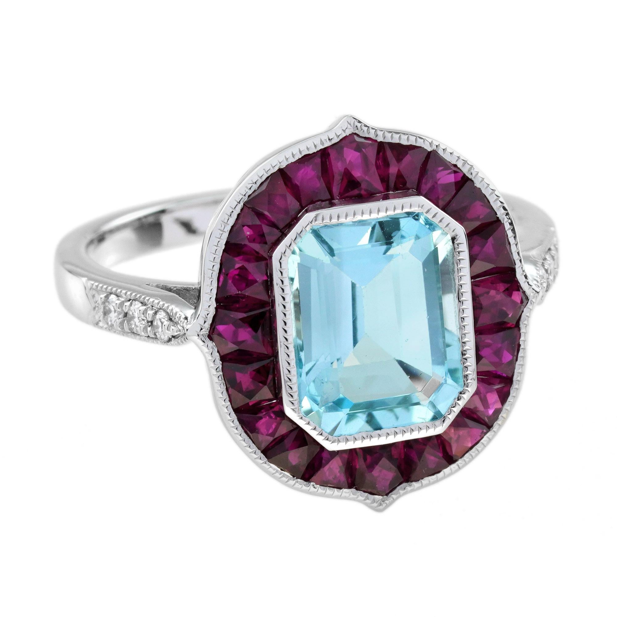 Hommage éblouissant à l'élégance Art déco, cette bague séduit par ses couleurs et sa géométrie audacieuses. Une topaze bleue vibrante occupe le devant de la scène, entourée de rubis taillés à la française qui attirent le regard vers l'intérieur. Les