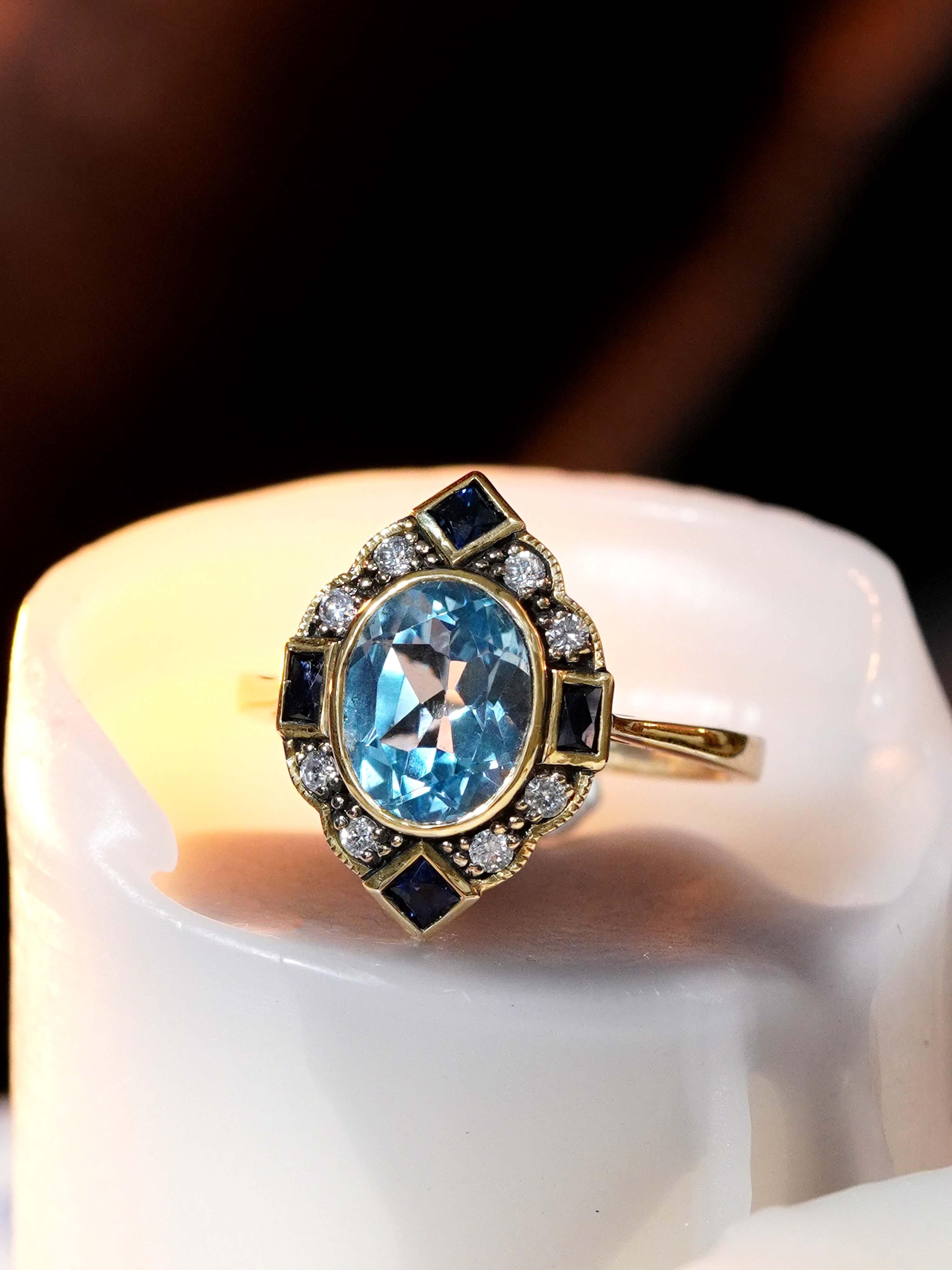 Taille ovale Bague Halo en or jaune 9K, topaze bleue, saphir et diamant de style Art Déco en vente