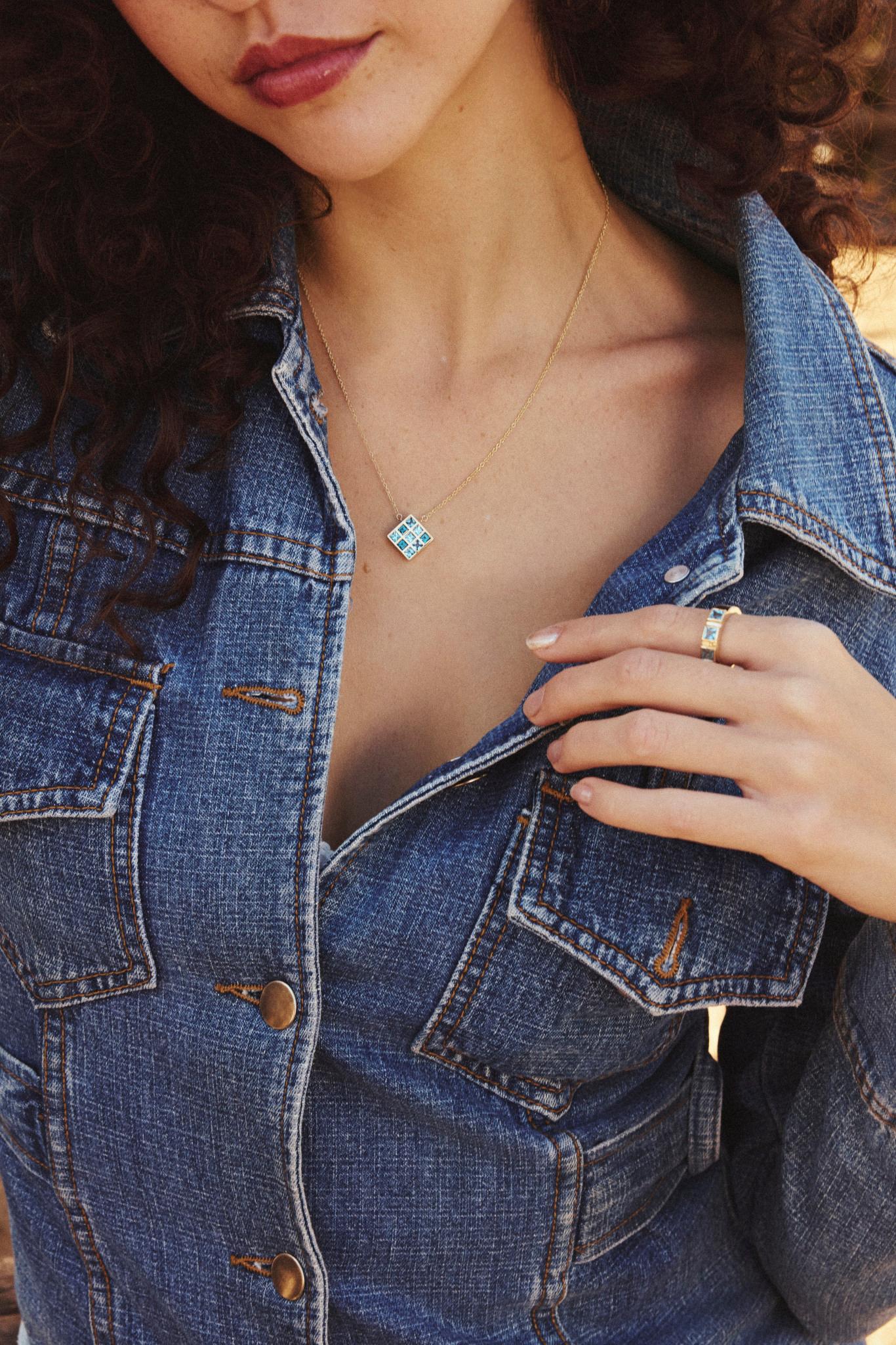 Artigiano Collana con quadrati di topazio blu in vendita