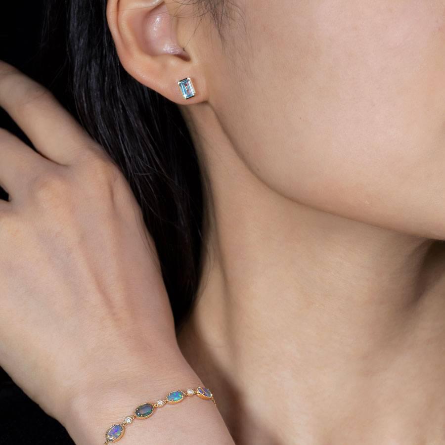 Pendientes de oro amarillo de 18 quilates con topacio azul natural talla esmeralda minimalista.


Envío nacional gratuito USPS First Class  ¡Garantía limitada gratuita de un año!  ¡Bolsa o caja de regalo gratis con cada pedido!



El ópalo, la reina