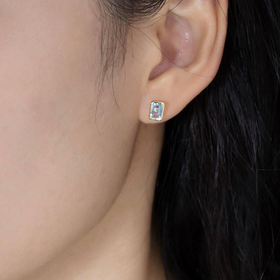 Blue Topaz Stud Earrings 18K Yellow Gold Emerald Cut In New Condition For Sale In Suwanee, GA