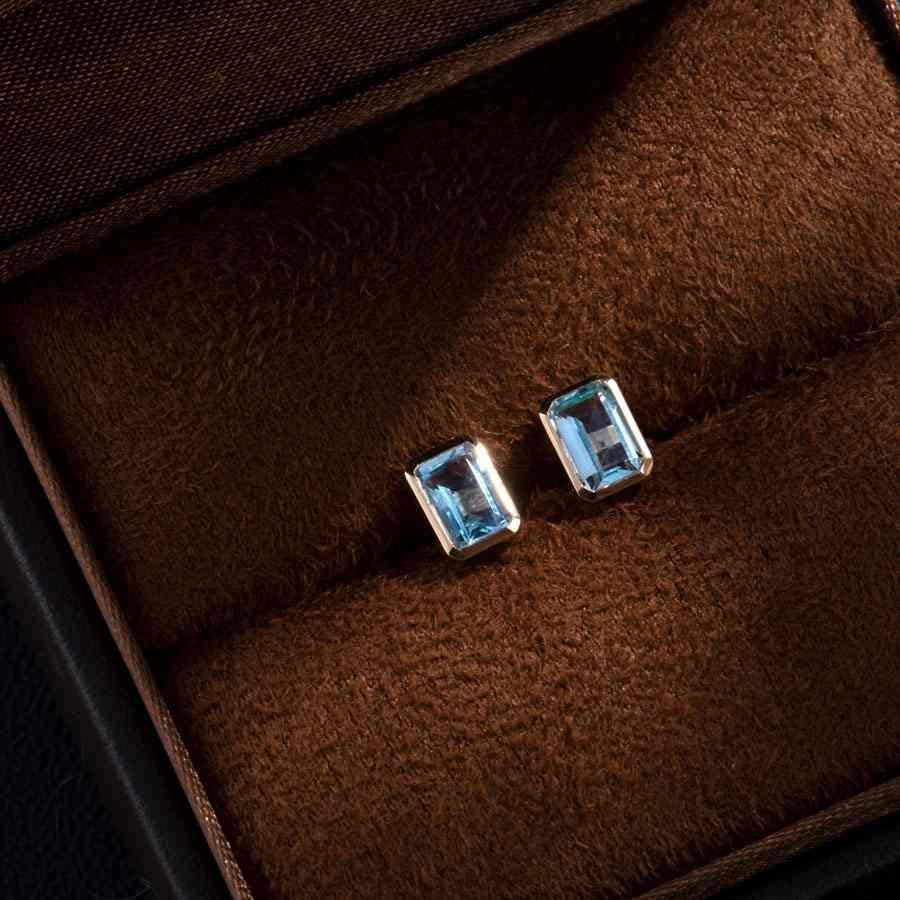 Women's or Men's Blue Topaz Stud Earrings 18K Yellow Gold Emerald Cut For Sale