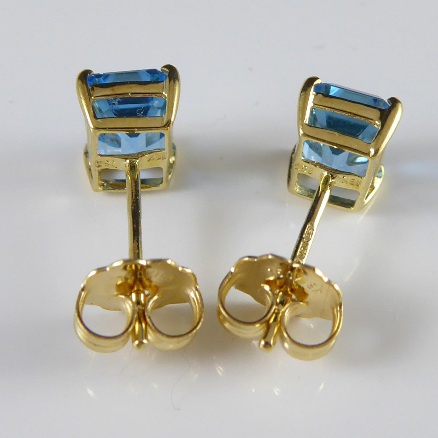 Blue Topaz Stud Earrings in Yellow Gold In Good Condition In Yorkshire, West Yorkshire
