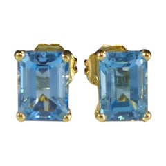 Blue Topaz Stud Earrings in Yellow Gold