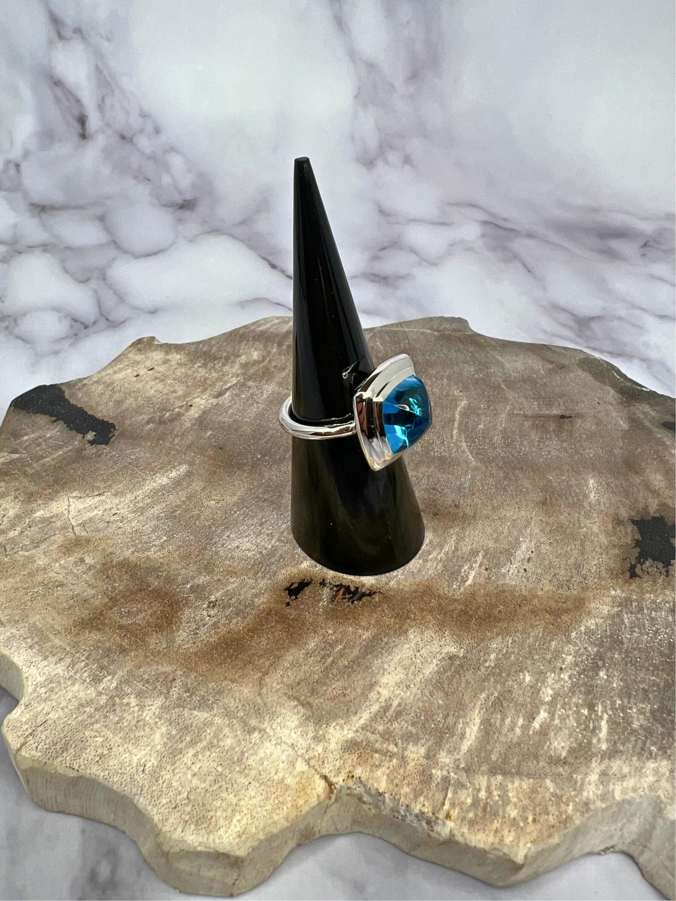 Blue Topaz Sugarloaf Cabochon Mountain Pyramid Cone Cocktail 18K White Gold Ring For Sale 10