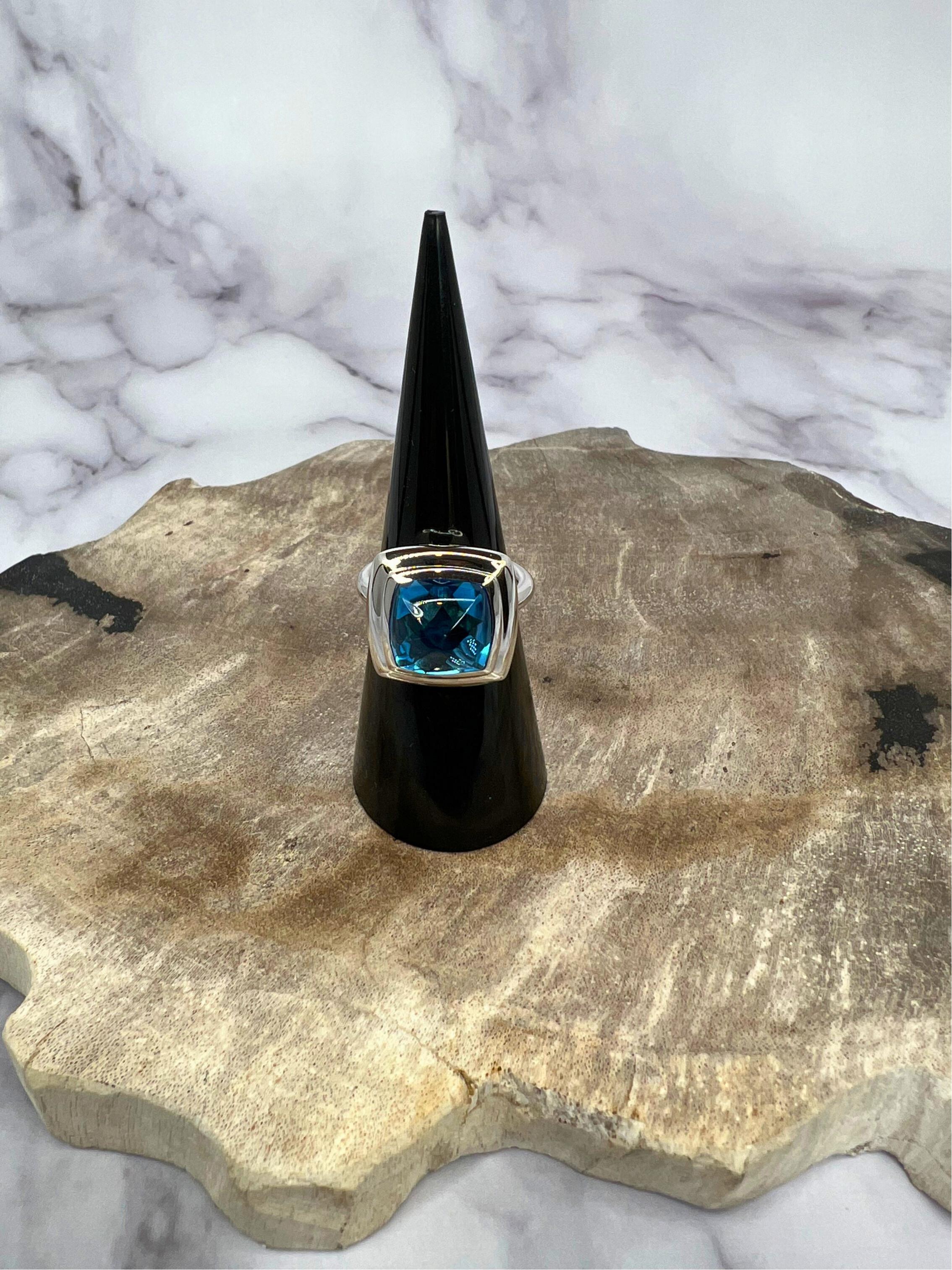 Blue Topaz Sugarloaf Cabochon Mountain Pyramid Cone Cocktail 18K White Gold Ring For Sale 11