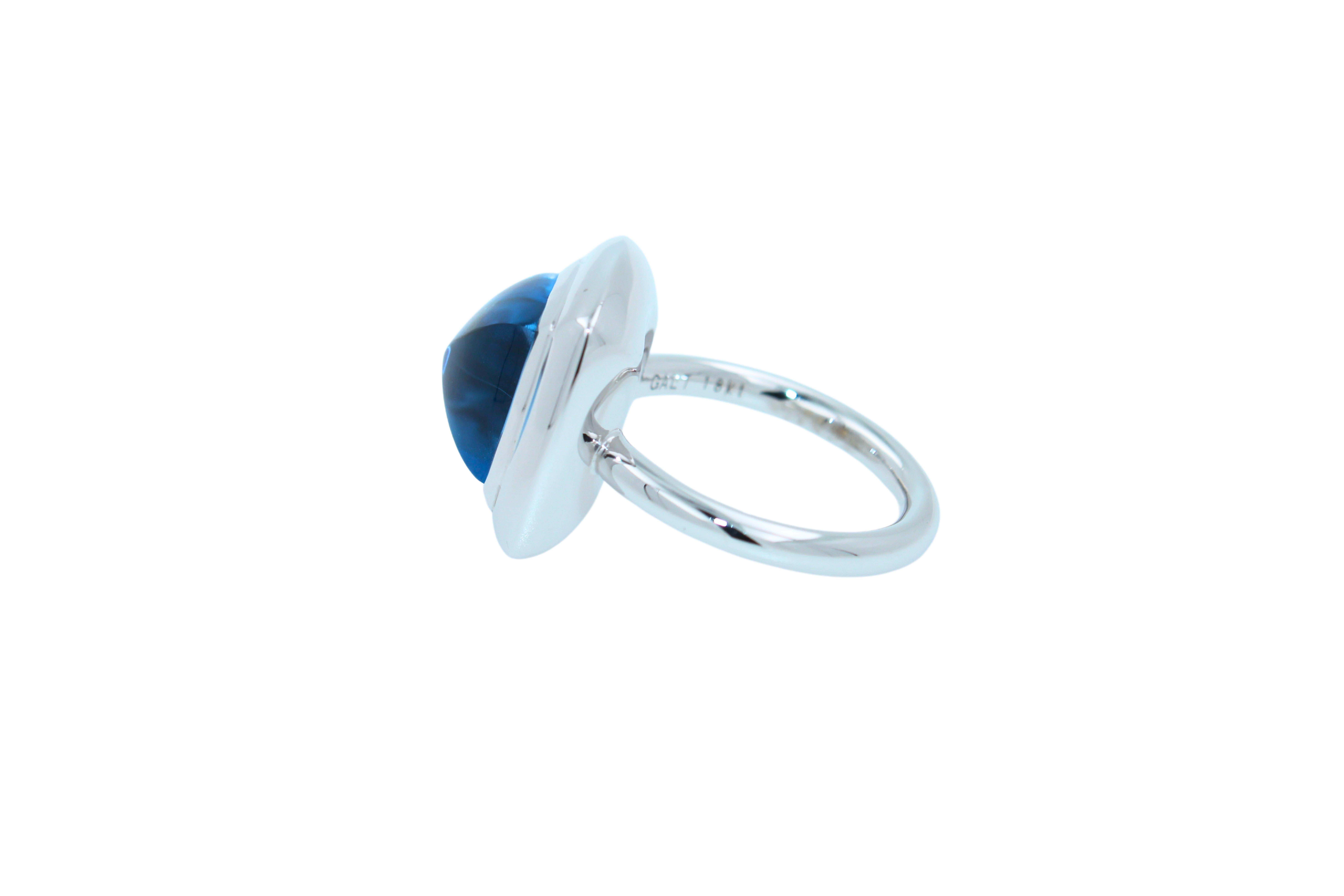Blue Topaz Sugarloaf Cabochon Mountain Pyramid Cone Cocktail 18K White Gold Ring For Sale 1