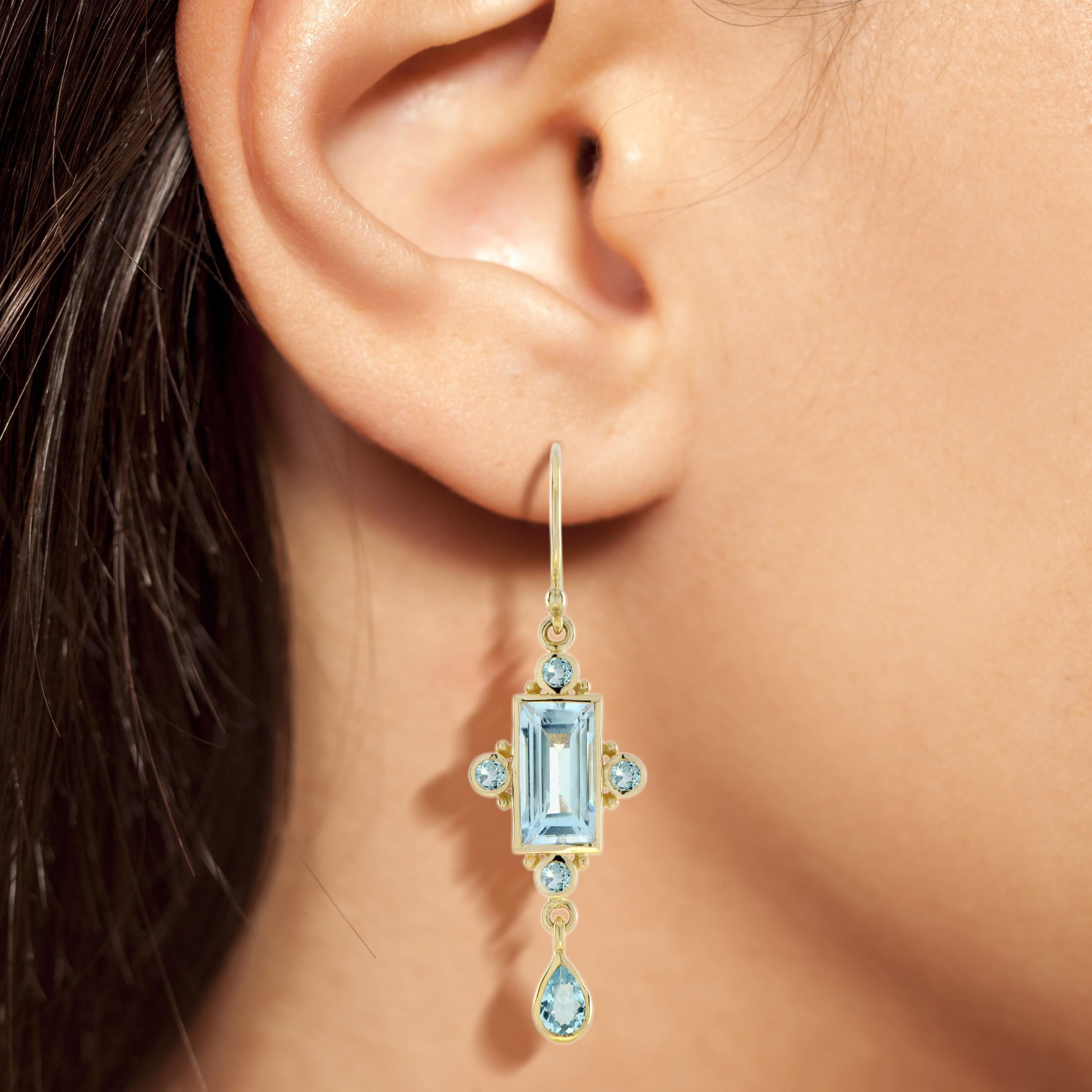 With a bright sky blue topaz in a bezel setting, these earrings are simple but eye-catching style. The stone is further accentuated with smaller round and drop blue topaz. This pair of earrings is perfect to to create your own personalized