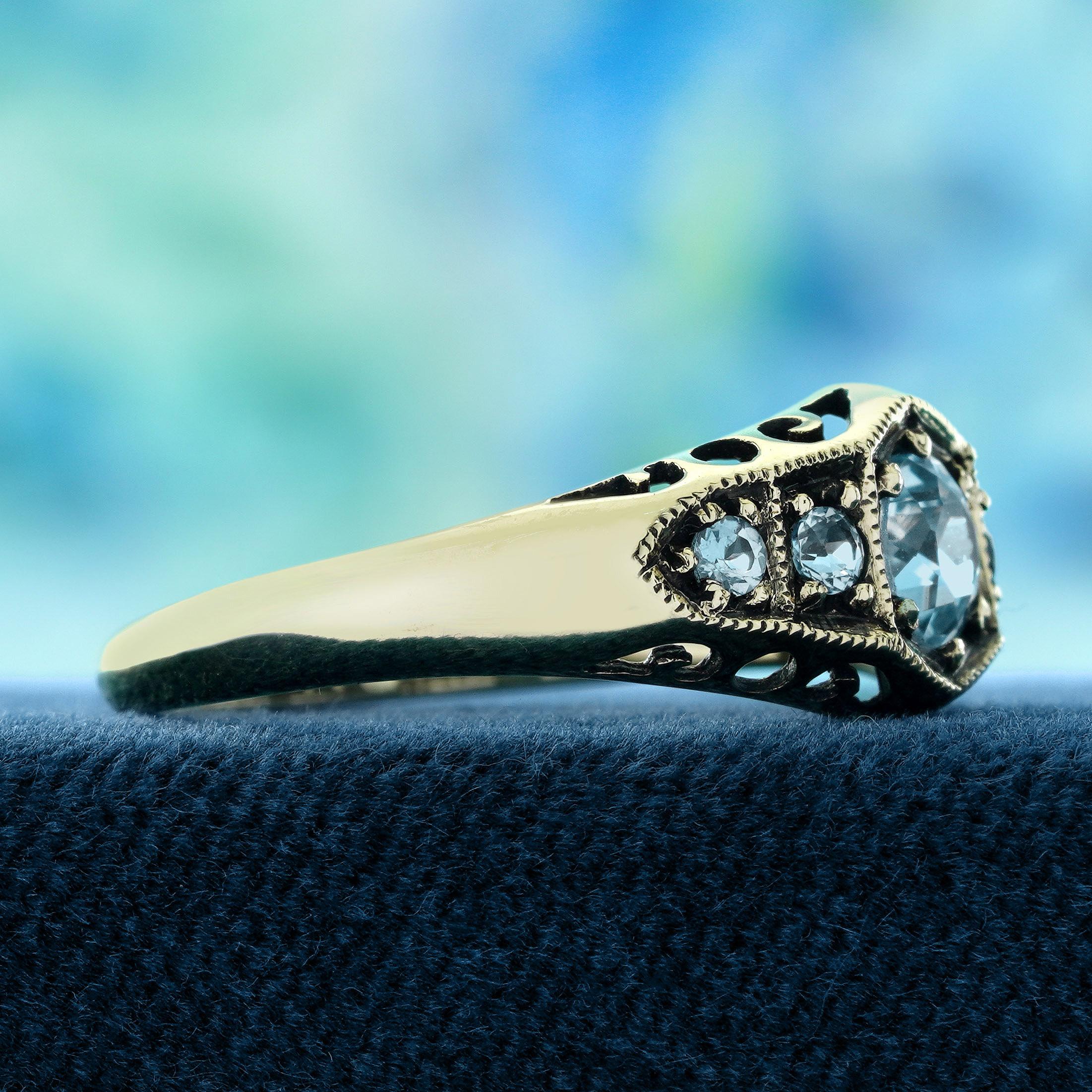 Taille ronde Topaze Bleue Style Vintage Cinq Pierres  Bague en or jaune 9K massif en vente