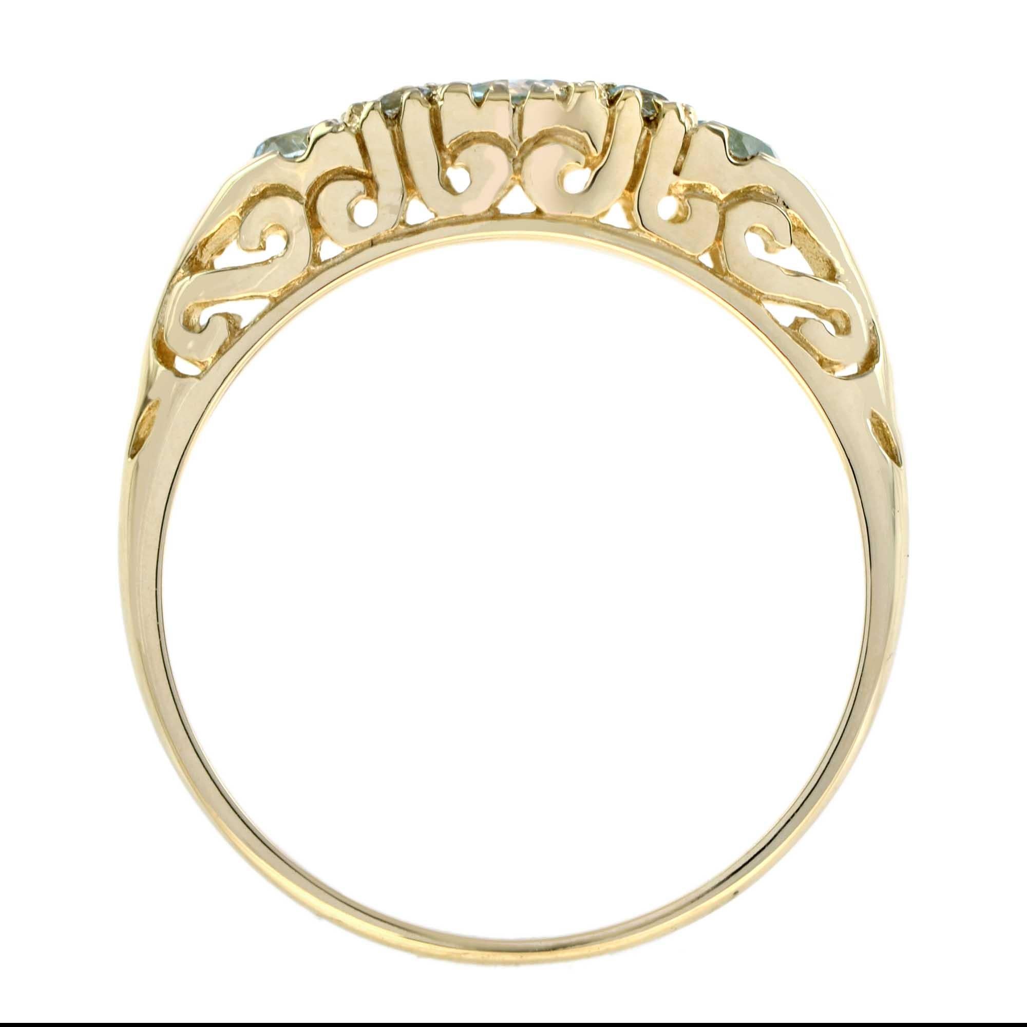 Blue Topaz Vintage Style Three Stone Cluster Filigree 14K Yellow Gold Ring Damen im Angebot