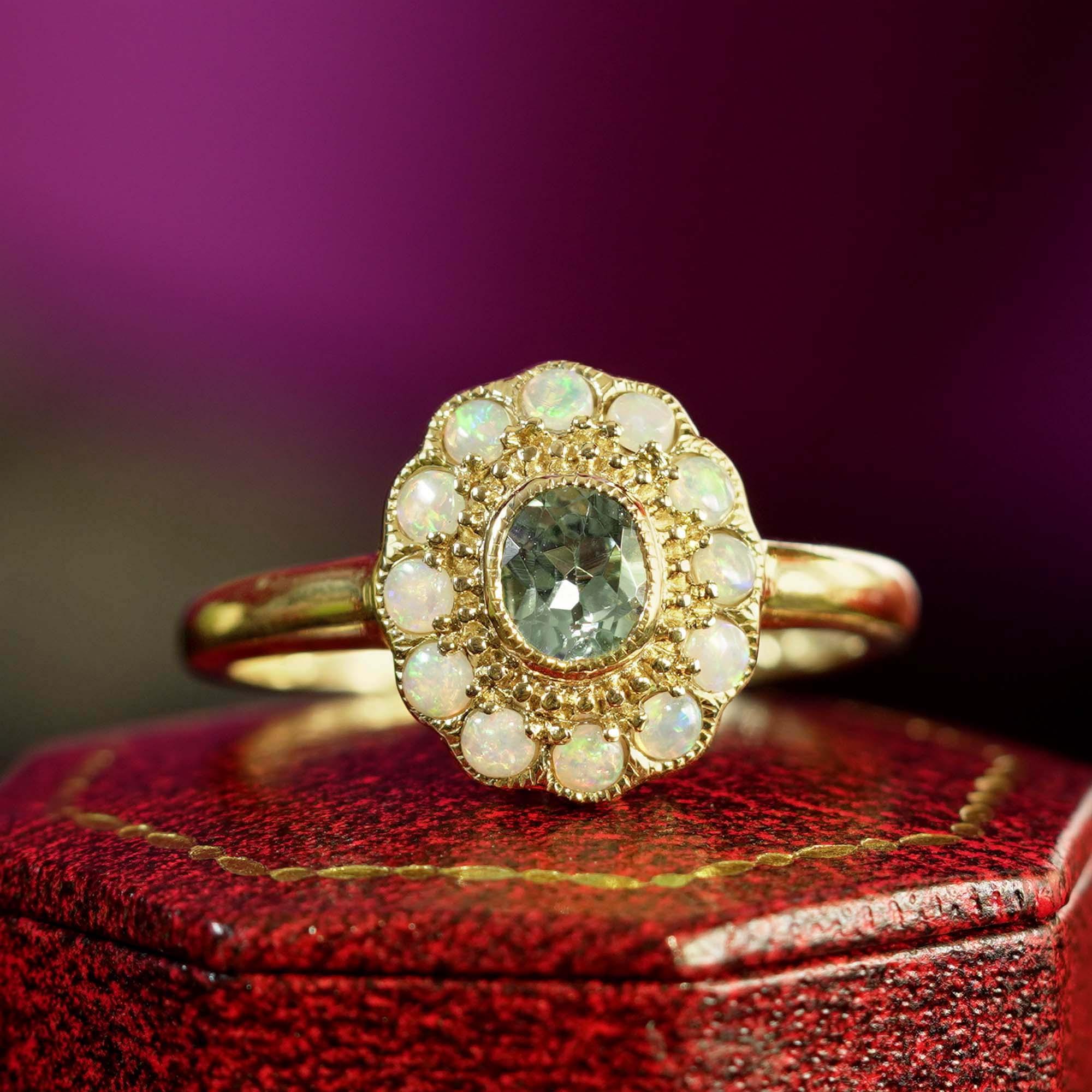 Blauer Topas & Weißer Opal Halo Set Vintage Style Floral Halo Gelbgold Ring Damen im Angebot