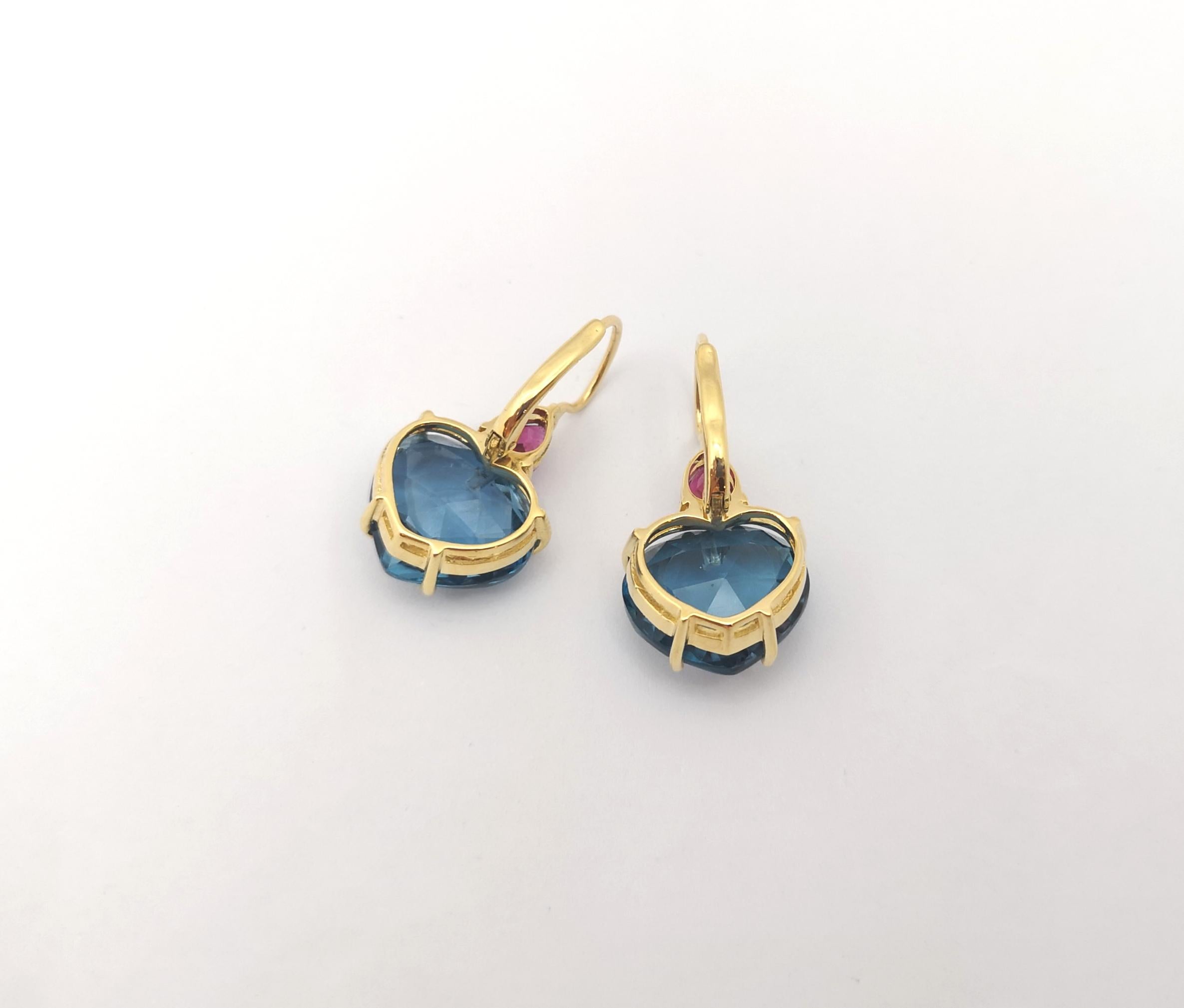 Boucles d'oreilles Topaze bleue et Améthyste montées sur or 18K en vente 1