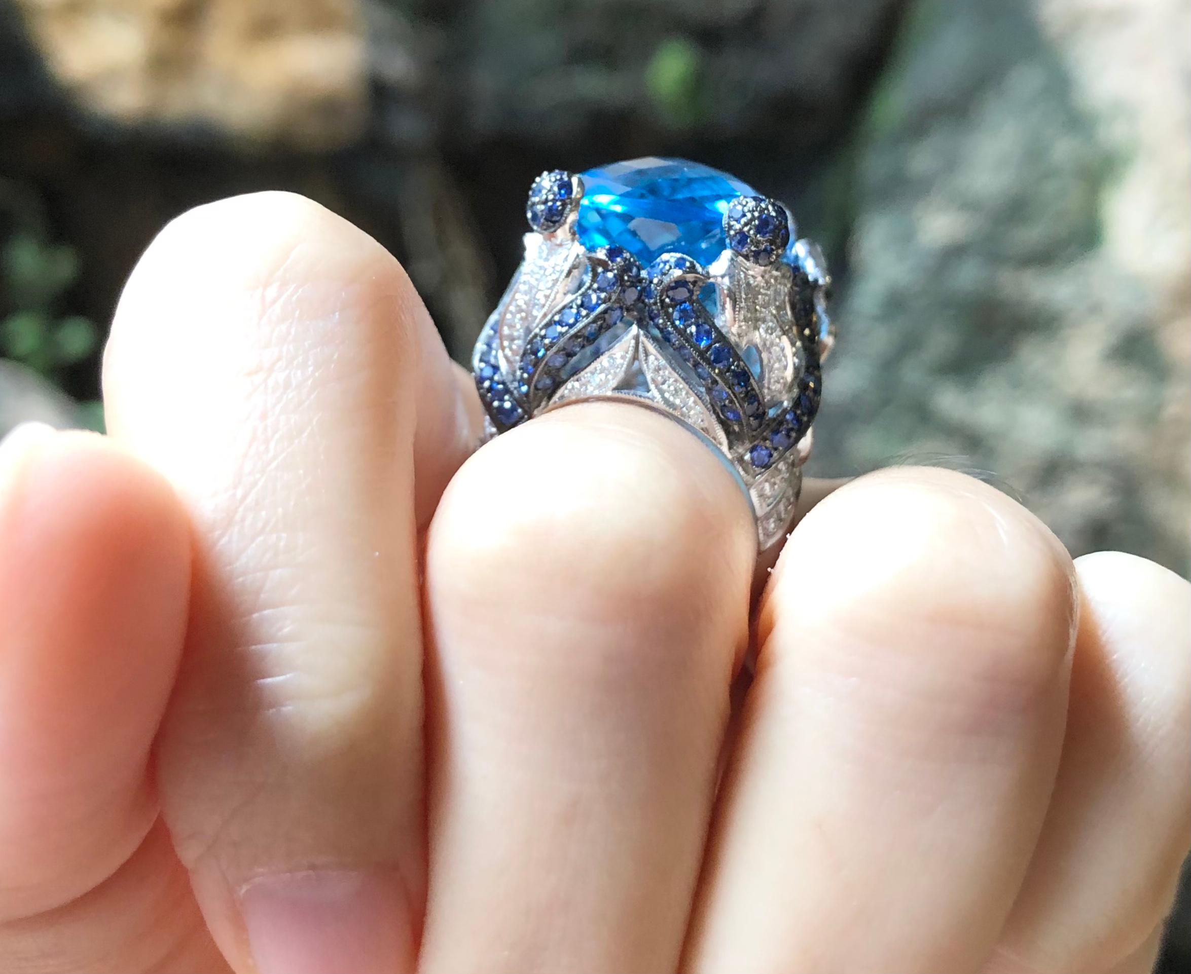 Blue Topaz with Blue Sapphire and Diamond Ring in 18 Karat White Gold Settings In New Condition For Sale In Bangkok, TH