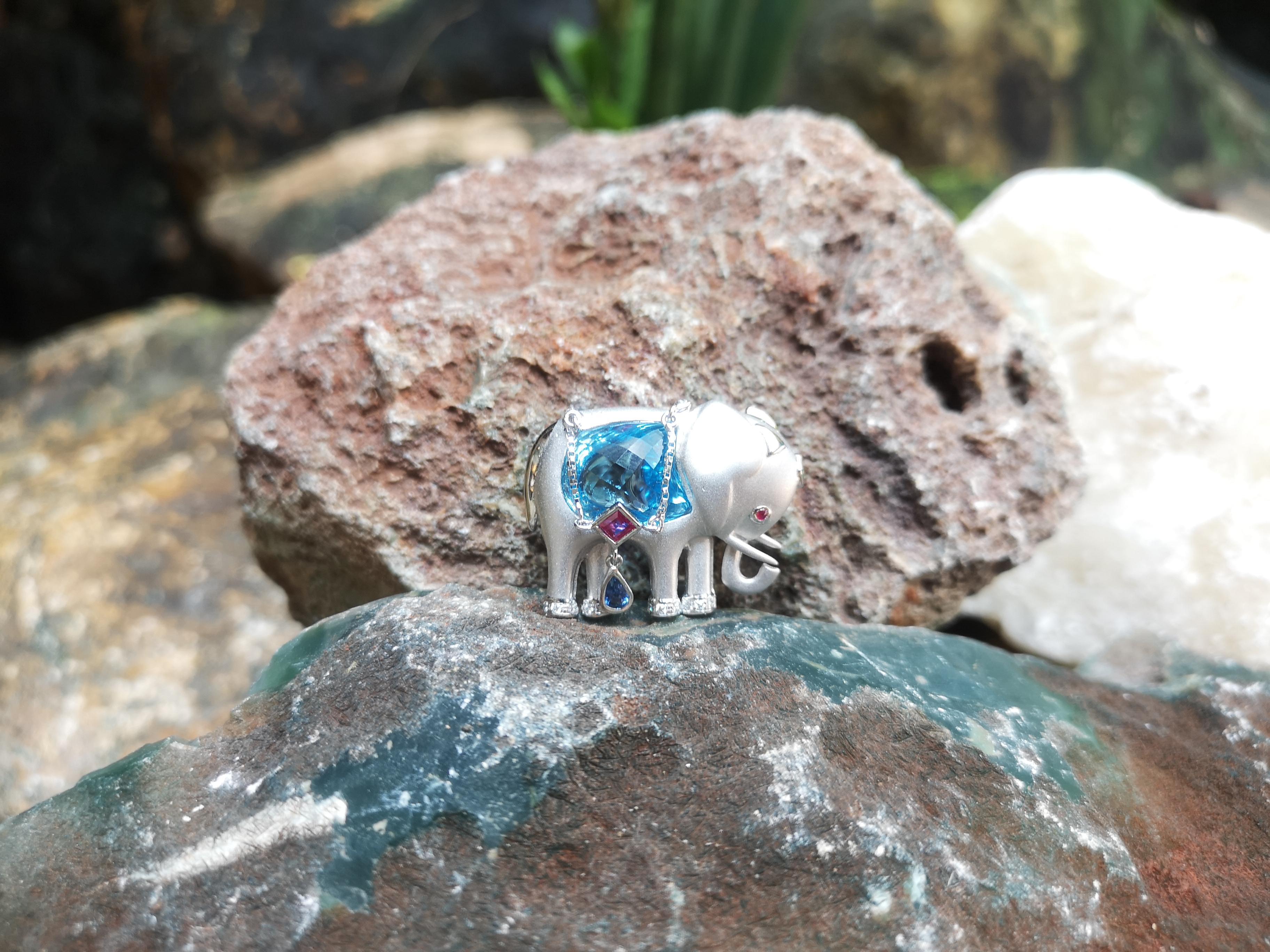 Mixed Cut Blue Topaz with Blue Sapphire, Emerald Elephant Brooch/Pendant in 18K White Gold For Sale