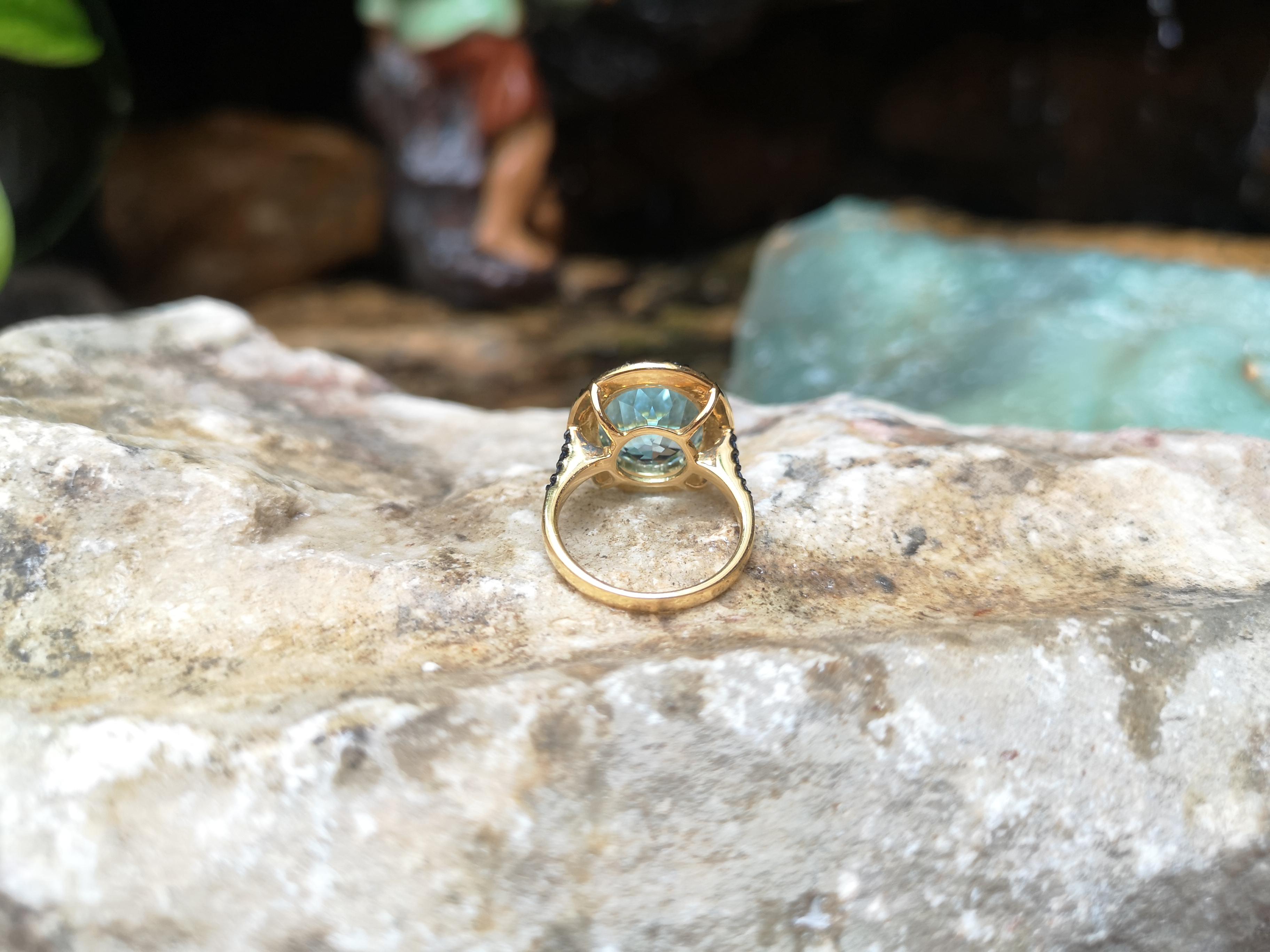 Blue Topaz with Blue Sapphire Ring Set in 18 Karat Gold Settings In New Condition For Sale In Bangkok, TH