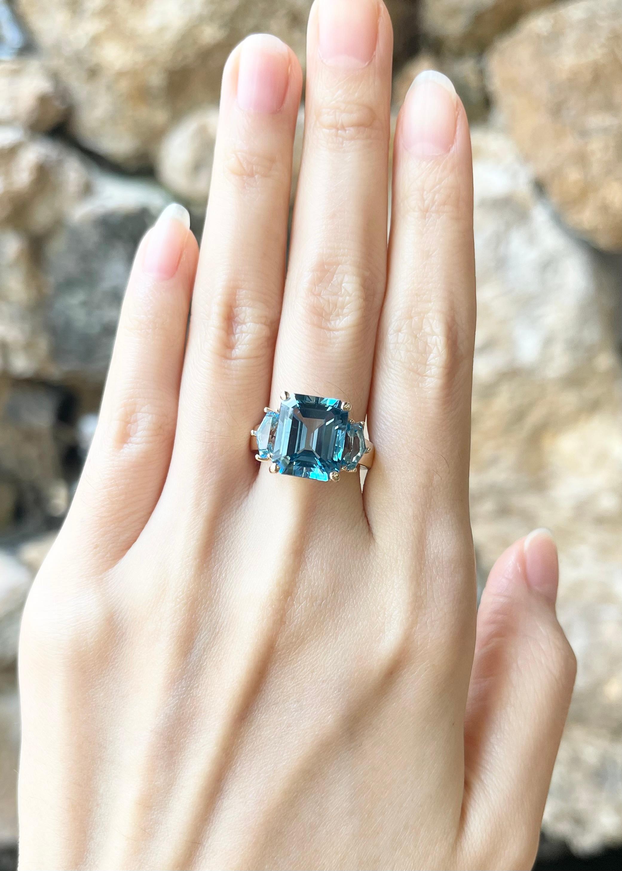 Blue Topaz 8.24 carats, Blue Topaz 2.33 carats Ring set in 14K Gold Settings

Width:  1.7 cm 
Length: 1.2 cm
Ring Size: 53
Total Weight: 7.30 grams


