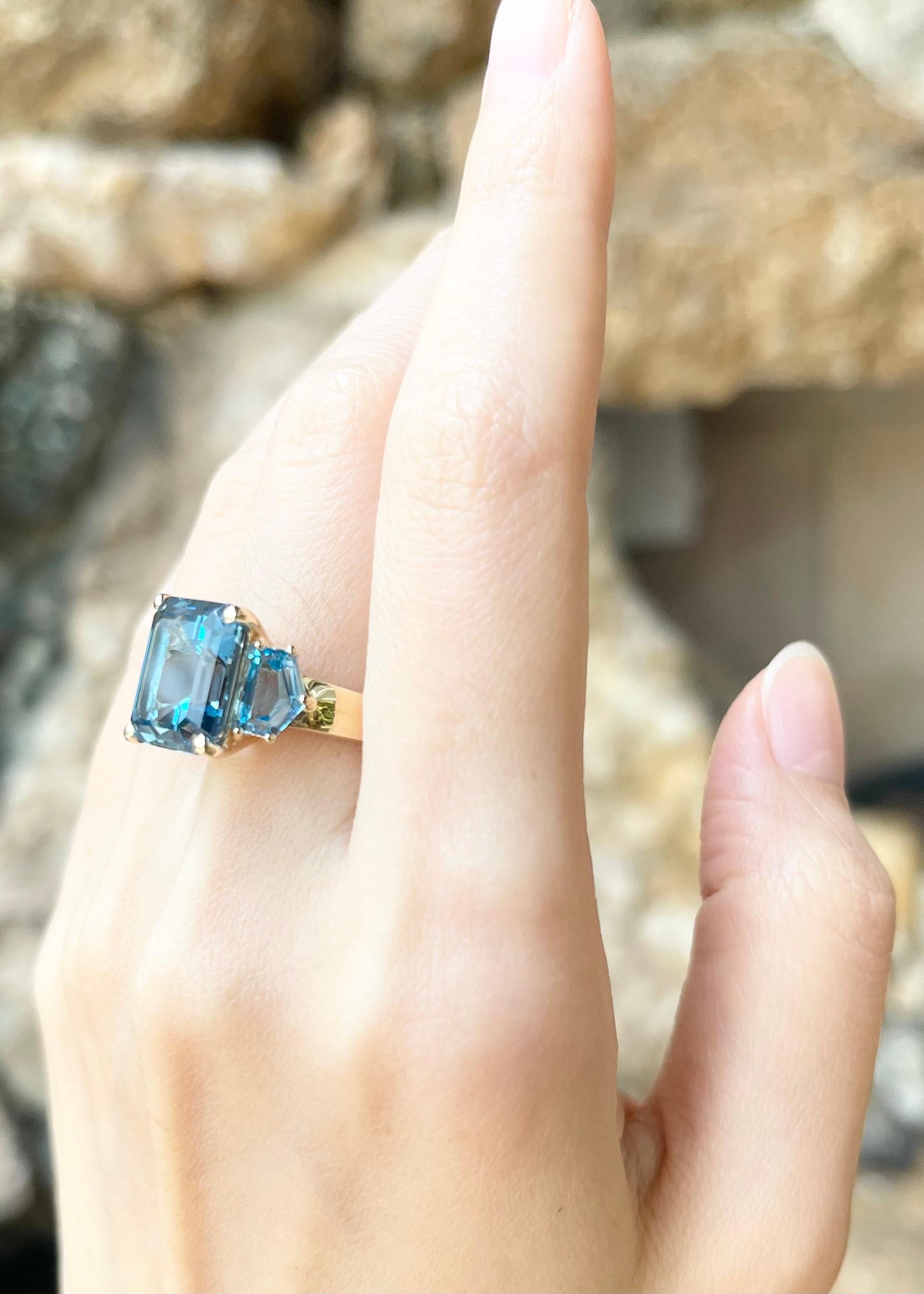 Blue Topaz with Blue Topaz Ring set in 14K Gold Settings In New Condition For Sale In Bangkok, TH