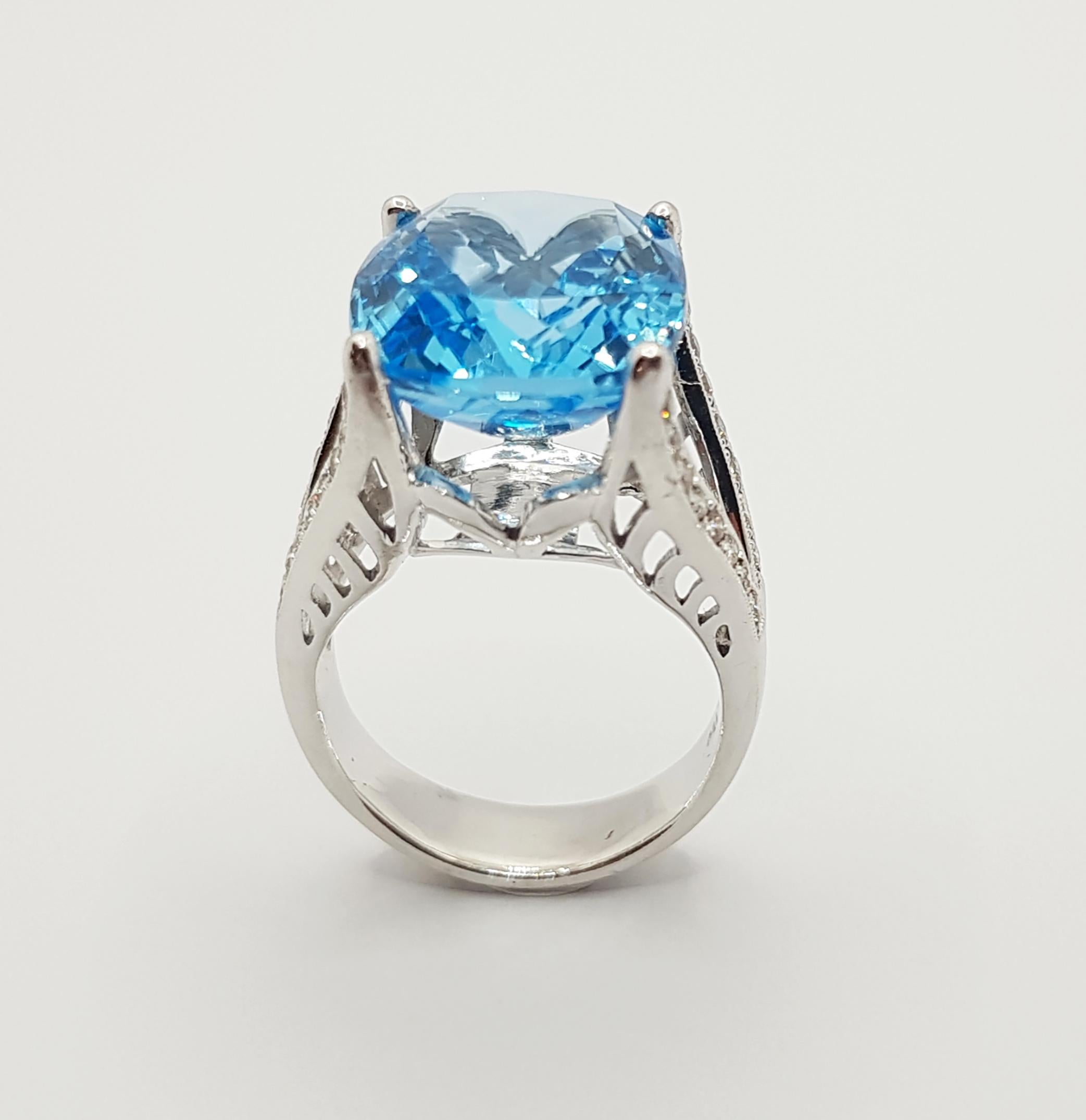 Blue Topaz with Brown Diamond Ring Set in 18 Karat White Gold Settings For Sale 3