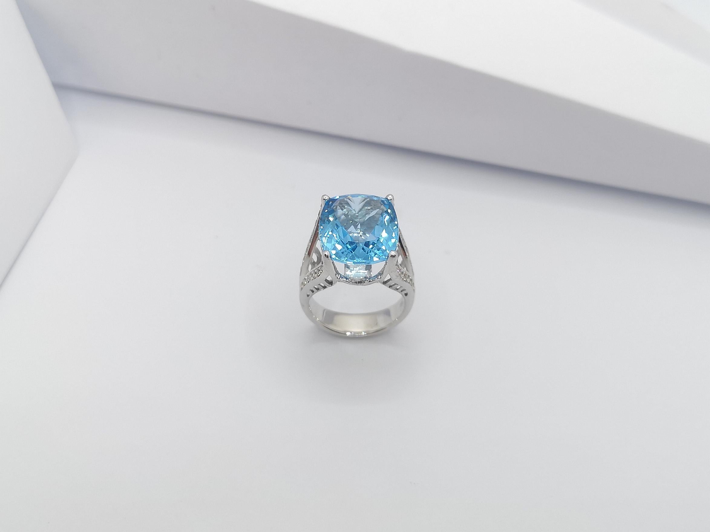 Blue Topaz with Brown Diamond Ring Set in 18 Karat White Gold Settings For Sale 5