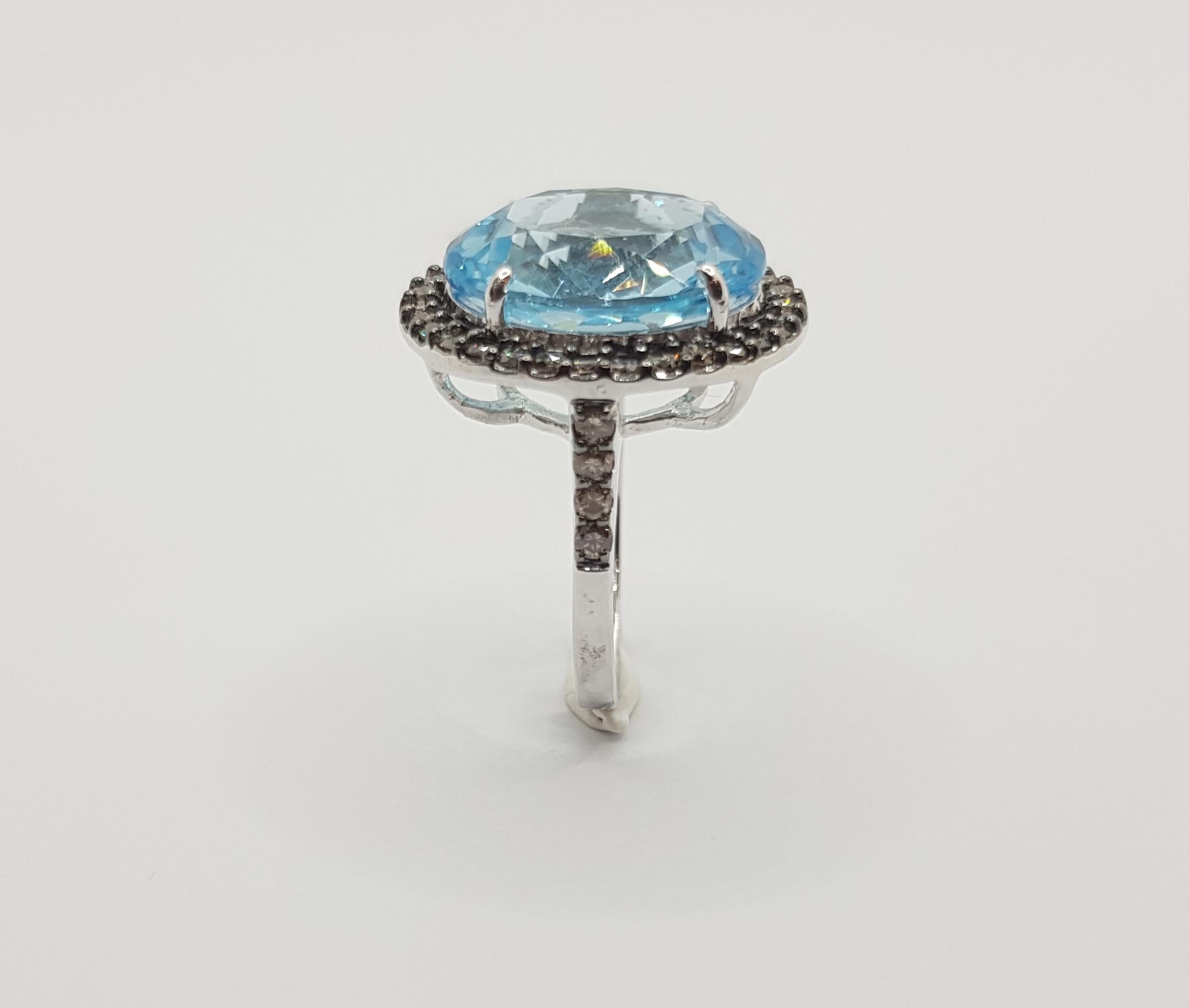 Blue Topaz with Brown Diamond Ring Set in 18 Karat White Gold Settings For Sale 2