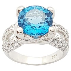 Bague en argent sertie d'une topaze bleue et d'une zirconia cubique