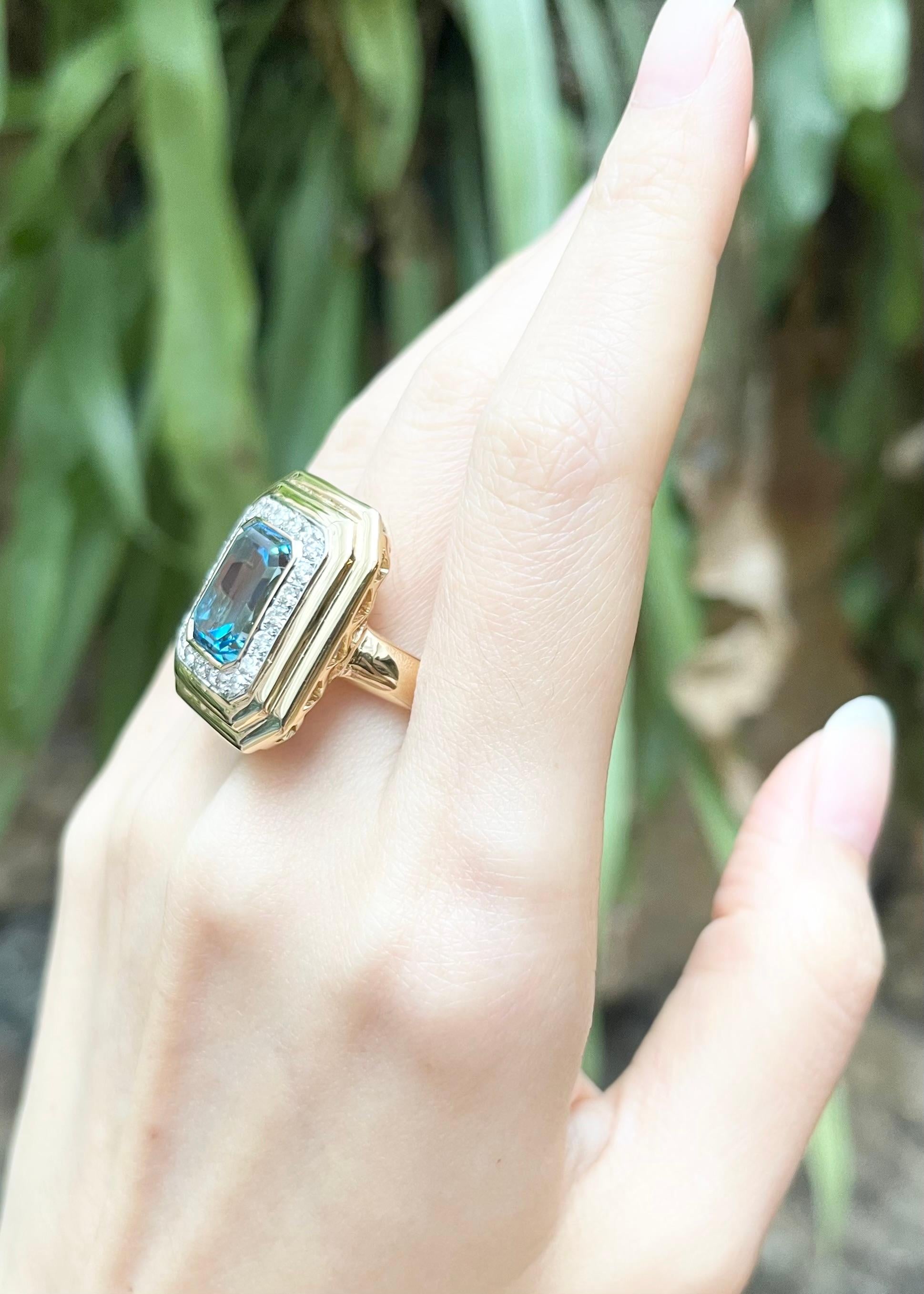 Blue Topaz with Diamond 0.64 Ring set in 14K Gold Settings In New Condition For Sale In Bangkok, TH