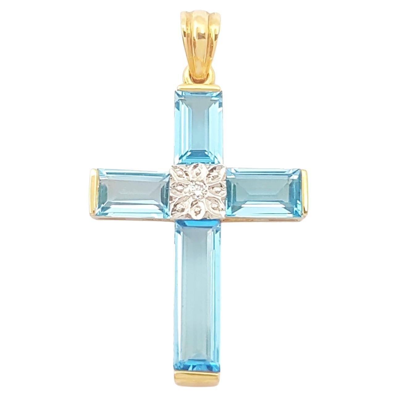 Topaze bleue avec pendentif croix en diamant serti dans de l'or 14K