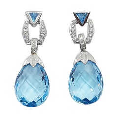 Boucles d'oreilles en or blanc 18 carats serties d'une topaze bleue et de diamants