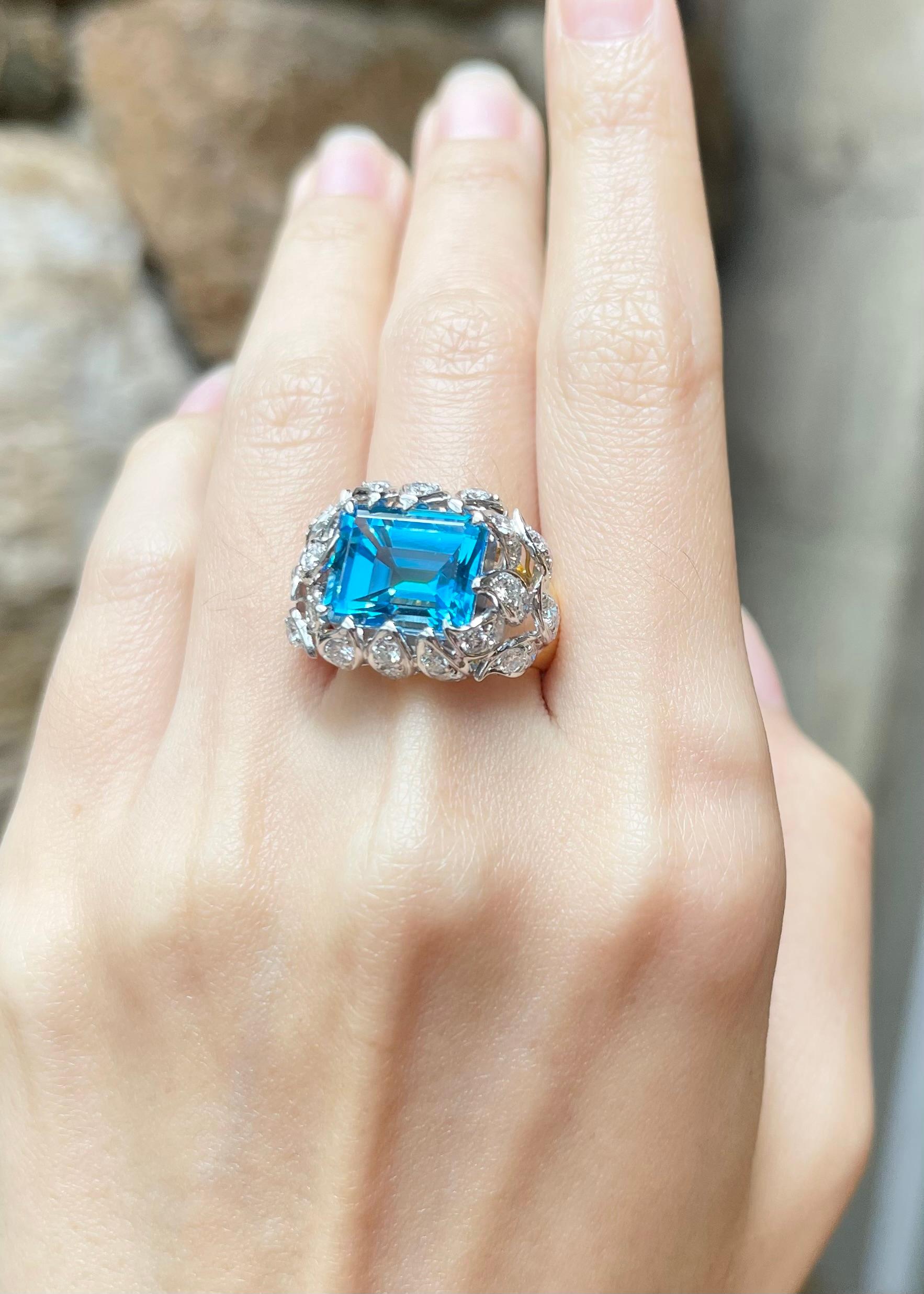 Women's or Men's Blue Topaz with Diamond Ring set in 14K Gold Settings For Sale