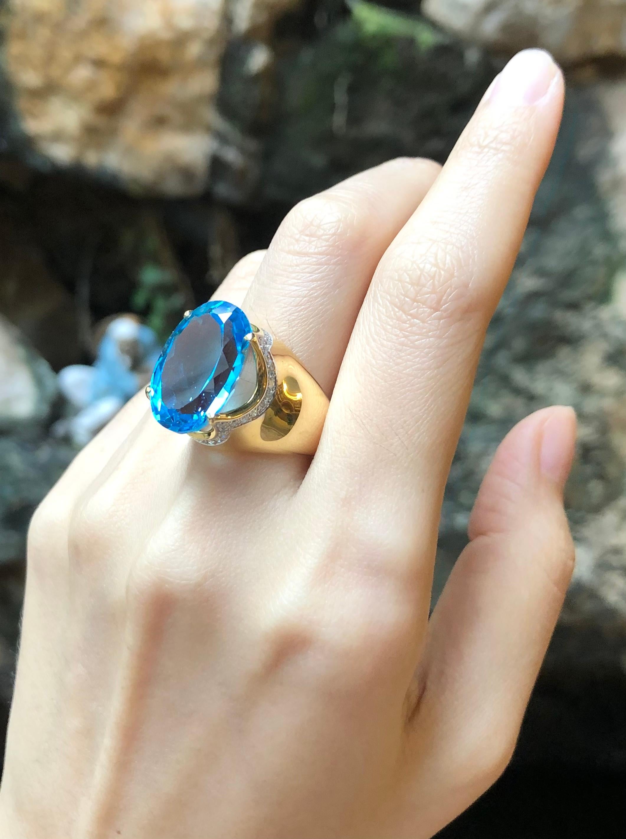 Bague en or 18 carats sertie d'une topaze bleue et de diamants Neuf - En vente à Bangkok, TH