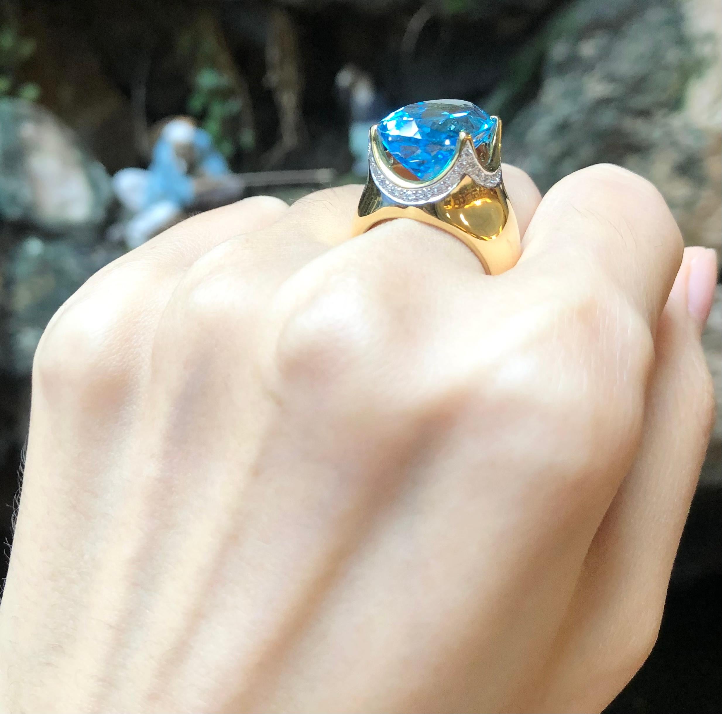 Bague en or 18 carats sertie d'une topaze bleue et de diamants en vente 2