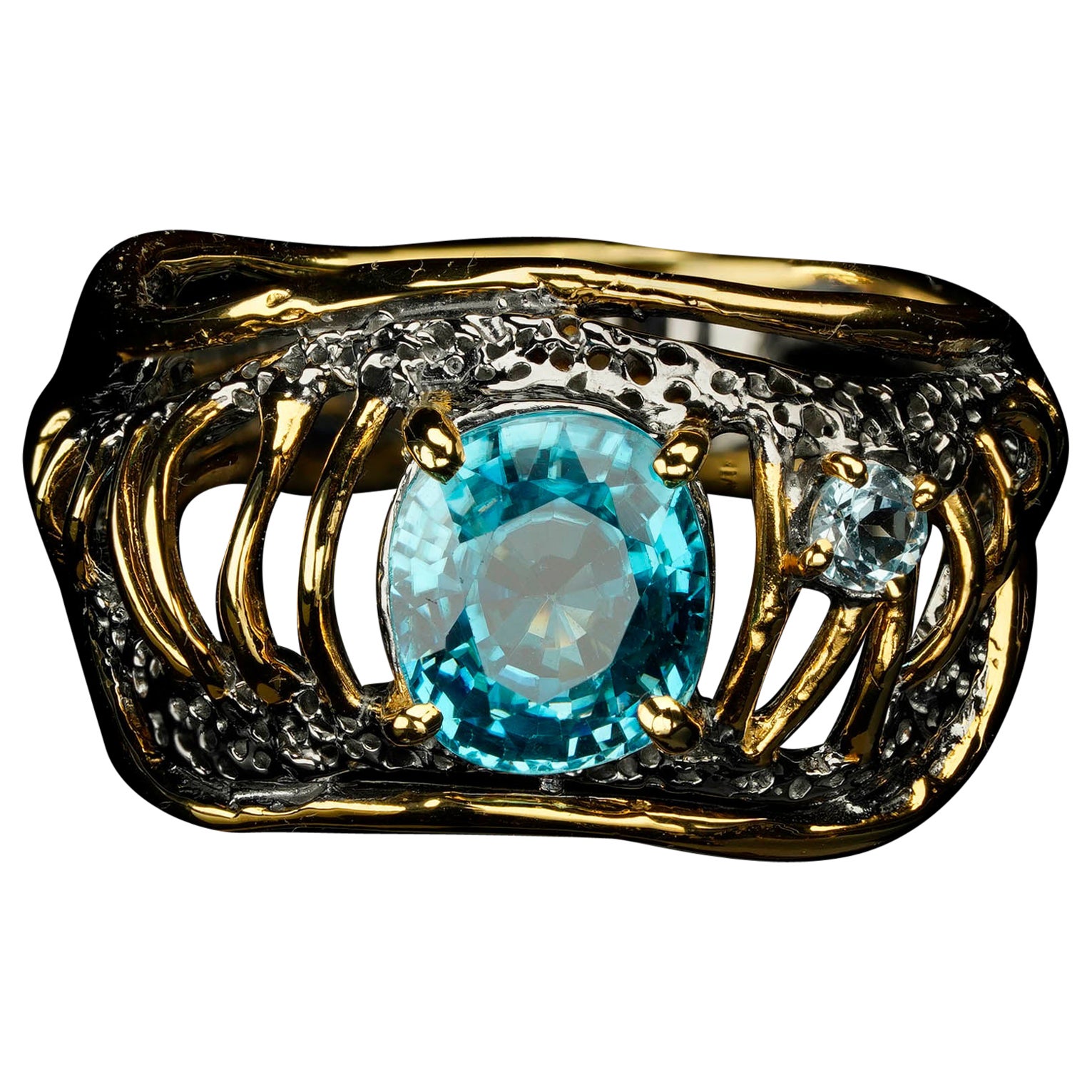 Anello con topazio blu e moissanite in vendita