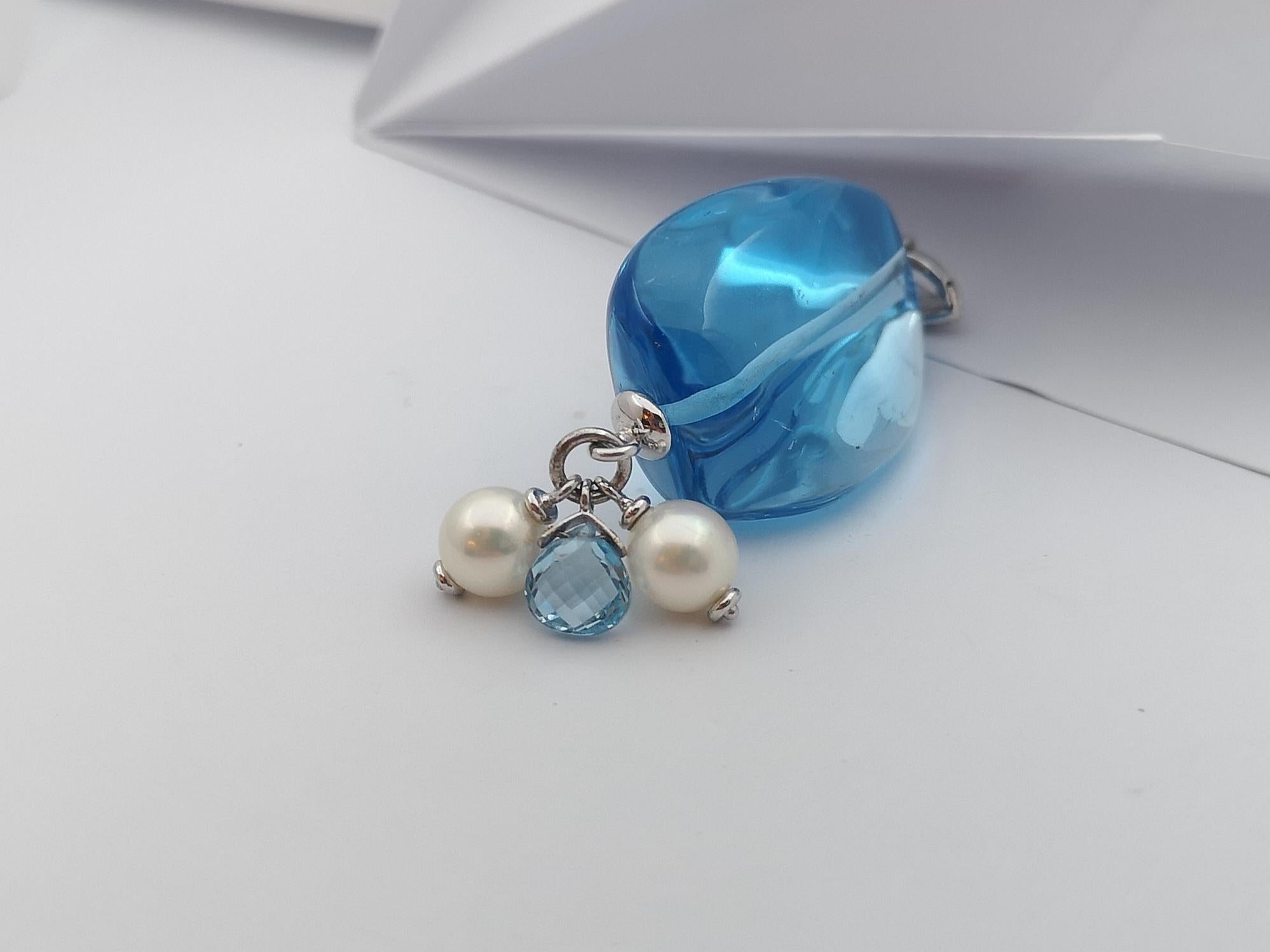 Blue Topaz with Pearl and Blue Topaz Pendant set in 18 Karat White Gold Settings For Sale 4