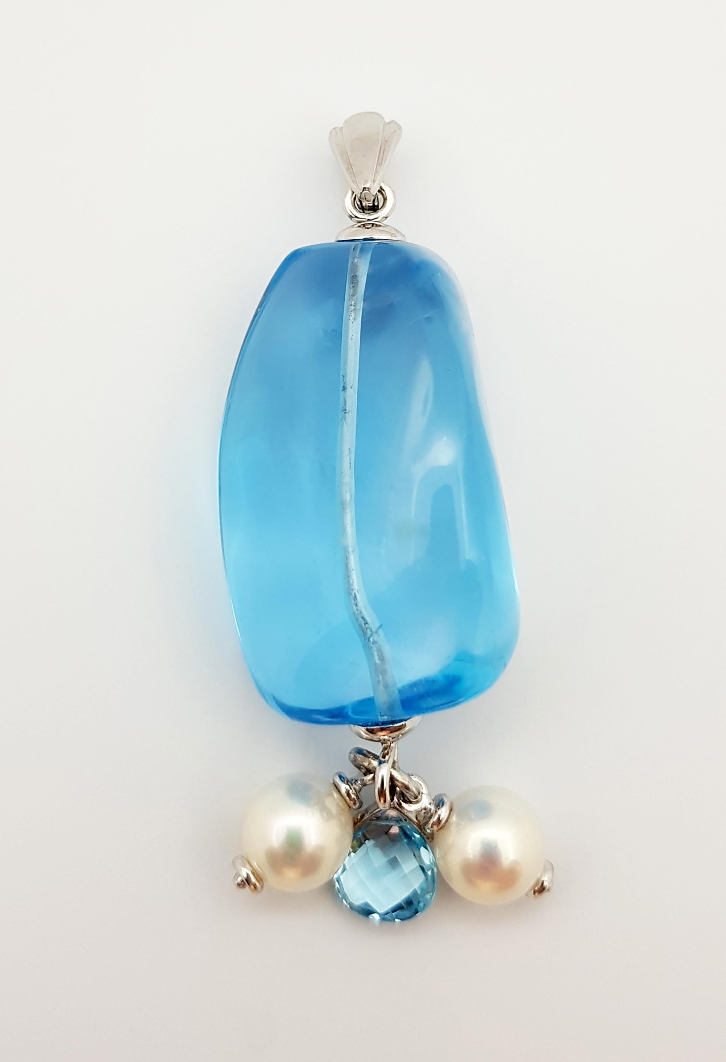 Mixed Cut Blue Topaz with Pearl and Blue Topaz Pendant set in 18 Karat White Gold Settings For Sale