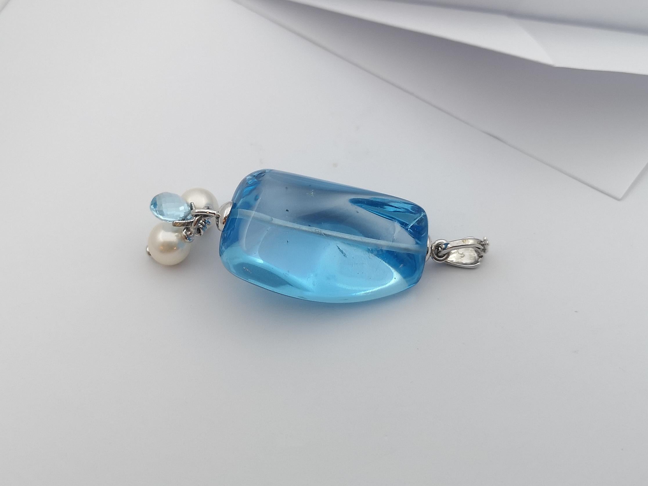 Blue Topaz with Pearl and Blue Topaz Pendant set in 18 Karat White Gold Settings For Sale 2