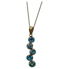 Collar con colgante de circonitas y topacio azul ¡Raro hallazgo! Cadena de oro amarillo de 14 quilates de 16-18" de largo