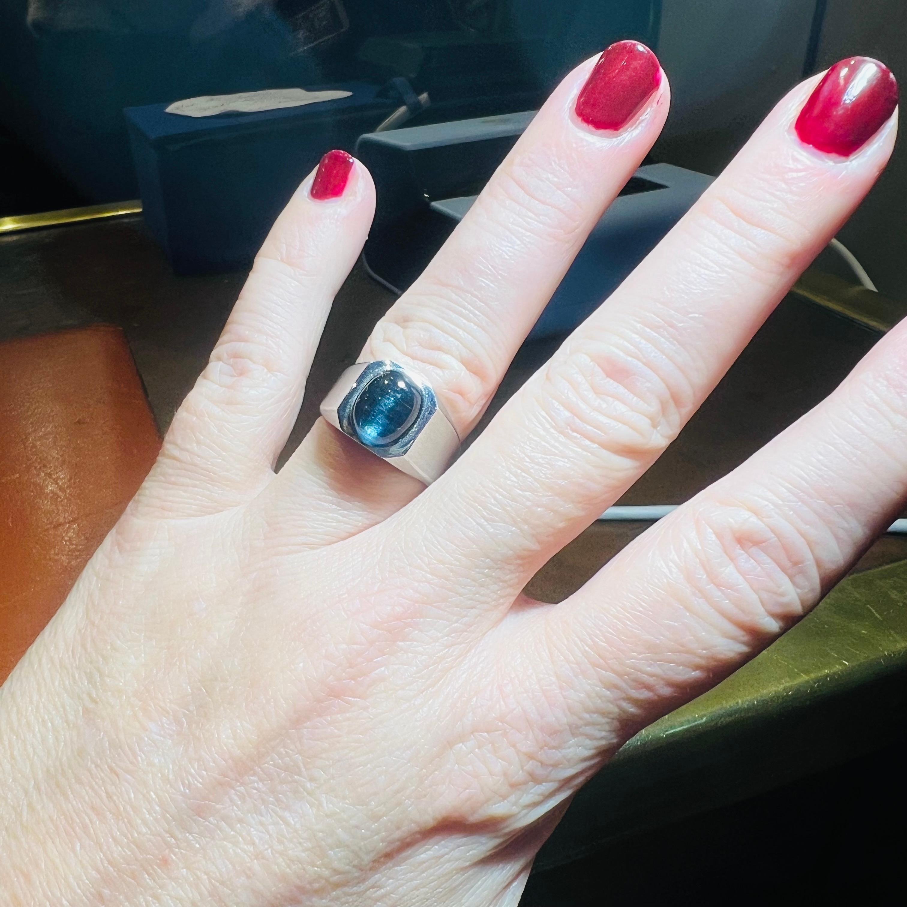 Blue Tourmaline Ring, 18 Ct White Gold For Sale 11