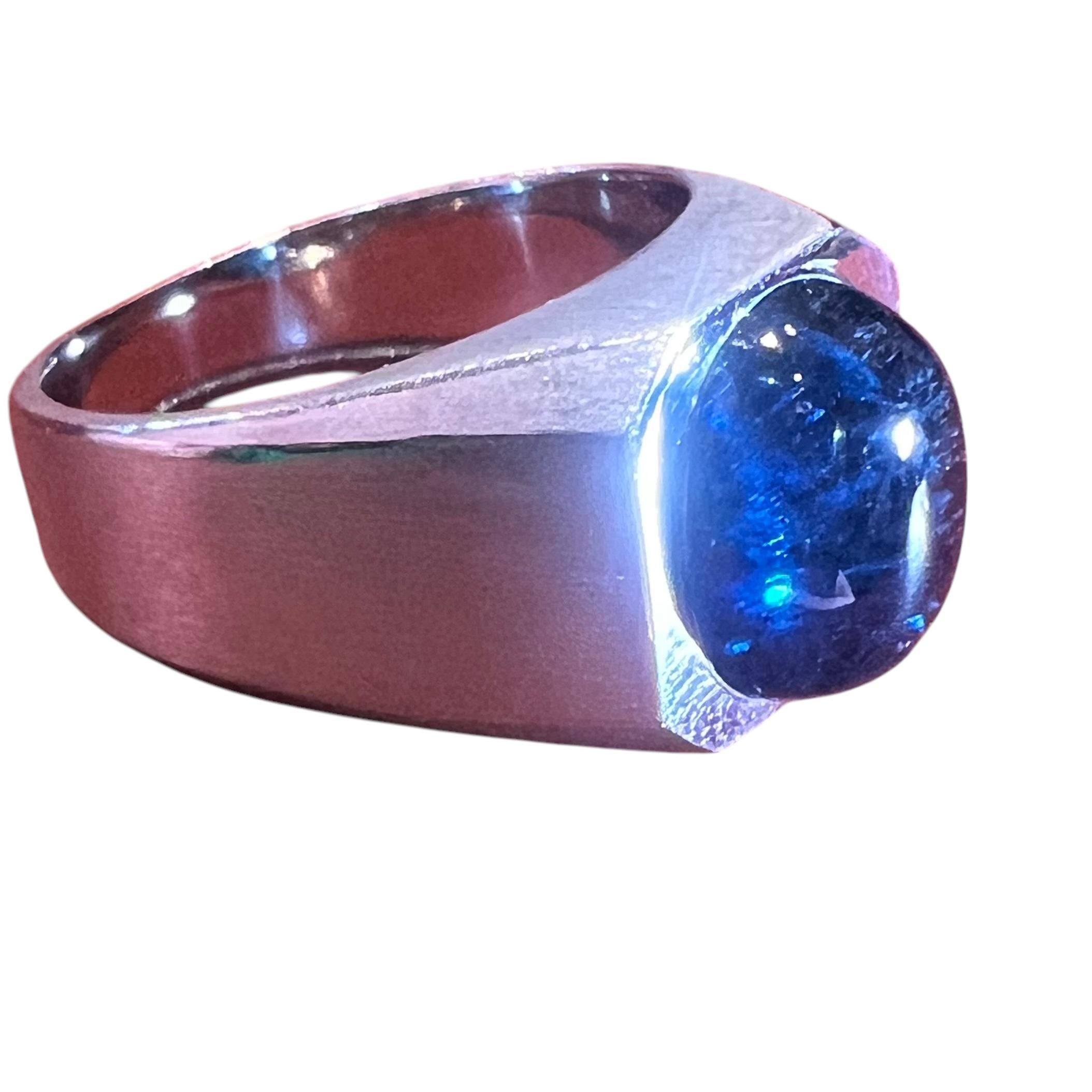Women's or Men's Blue Tourmaline Ring, 18 Ct White Gold For Sale