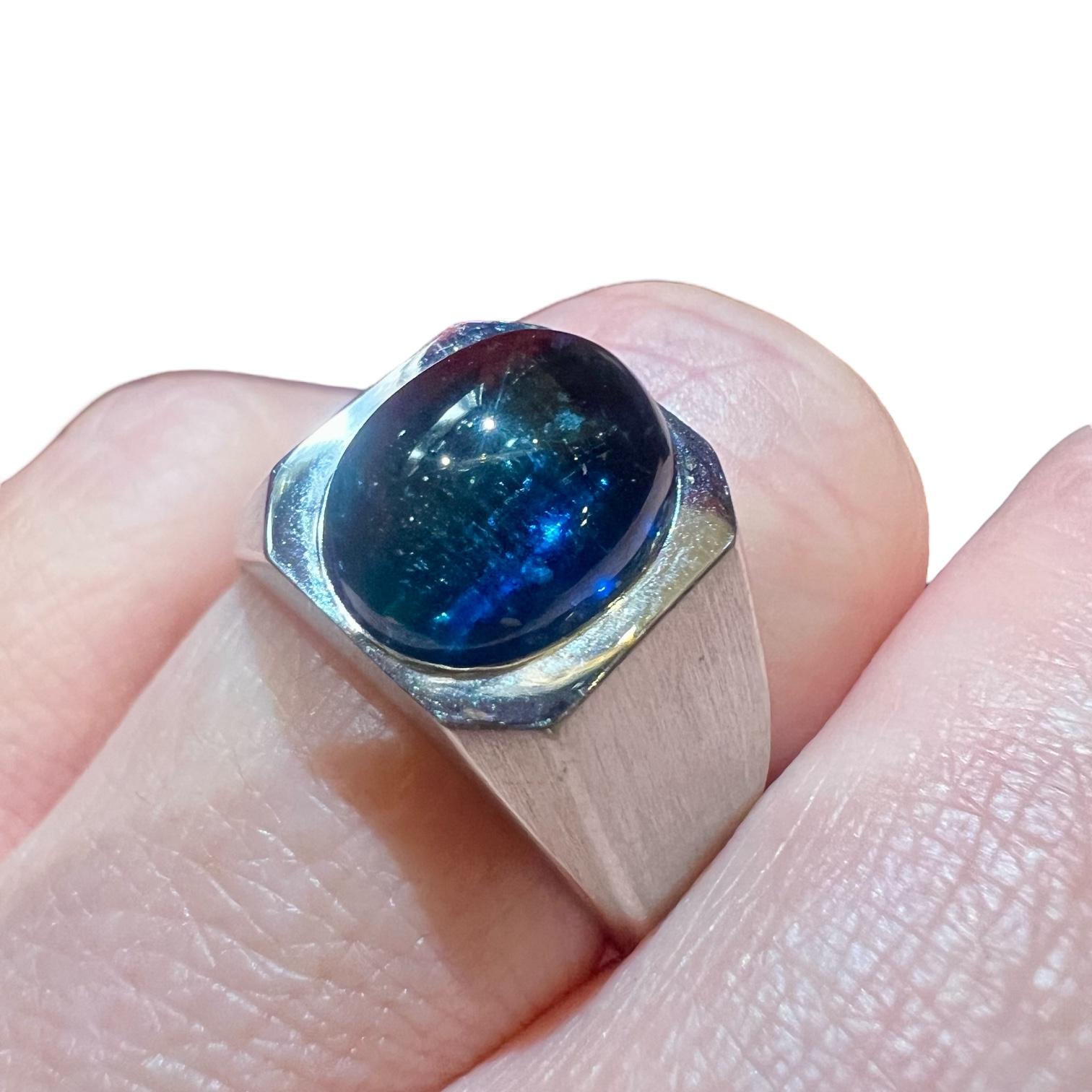 Blue Tourmaline Ring, 18 Ct White Gold For Sale 1