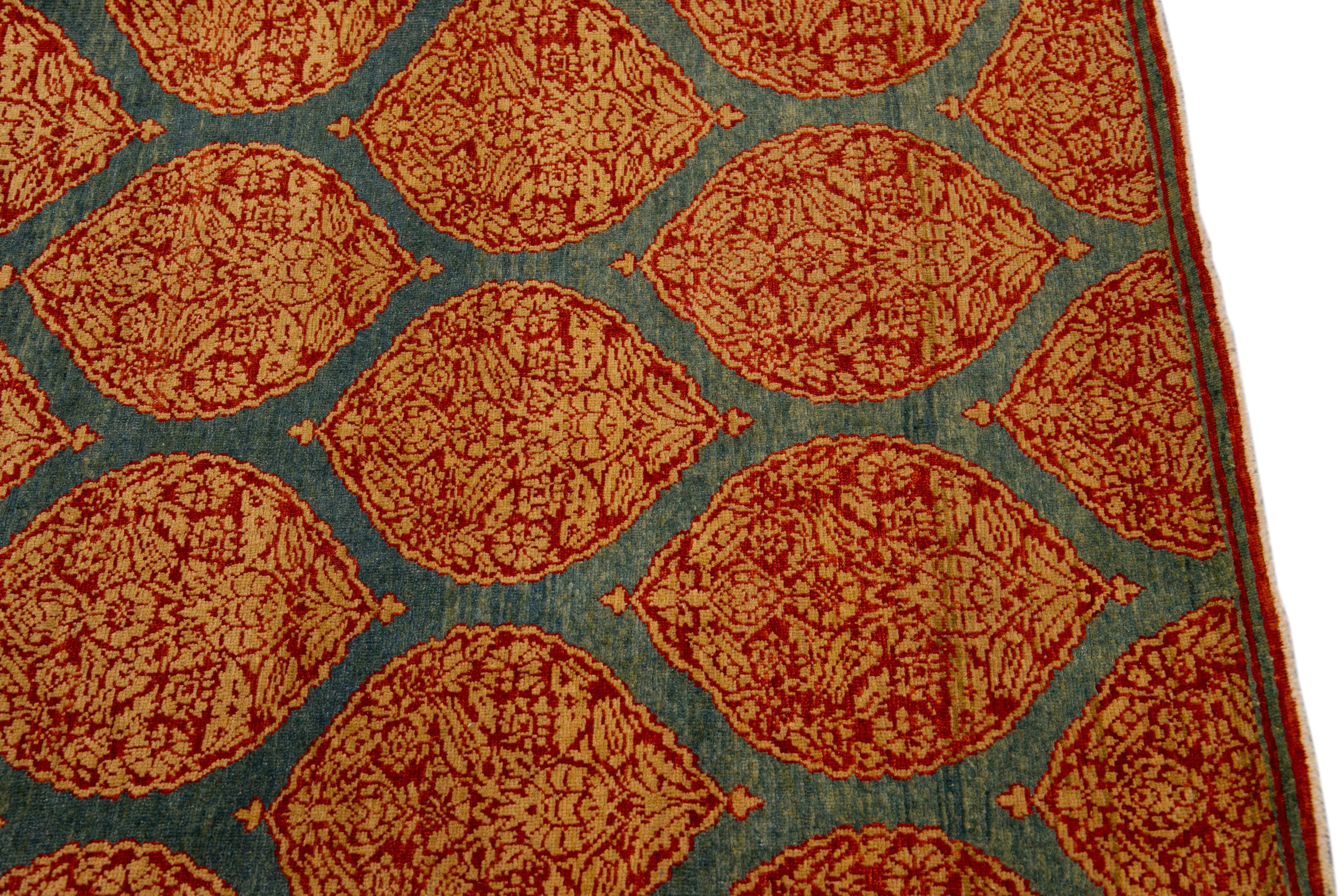 Tapis de couloir bleu transitionnel Sari en soie fait à la main avec motif floral rouillé conçu à la main en vente 1