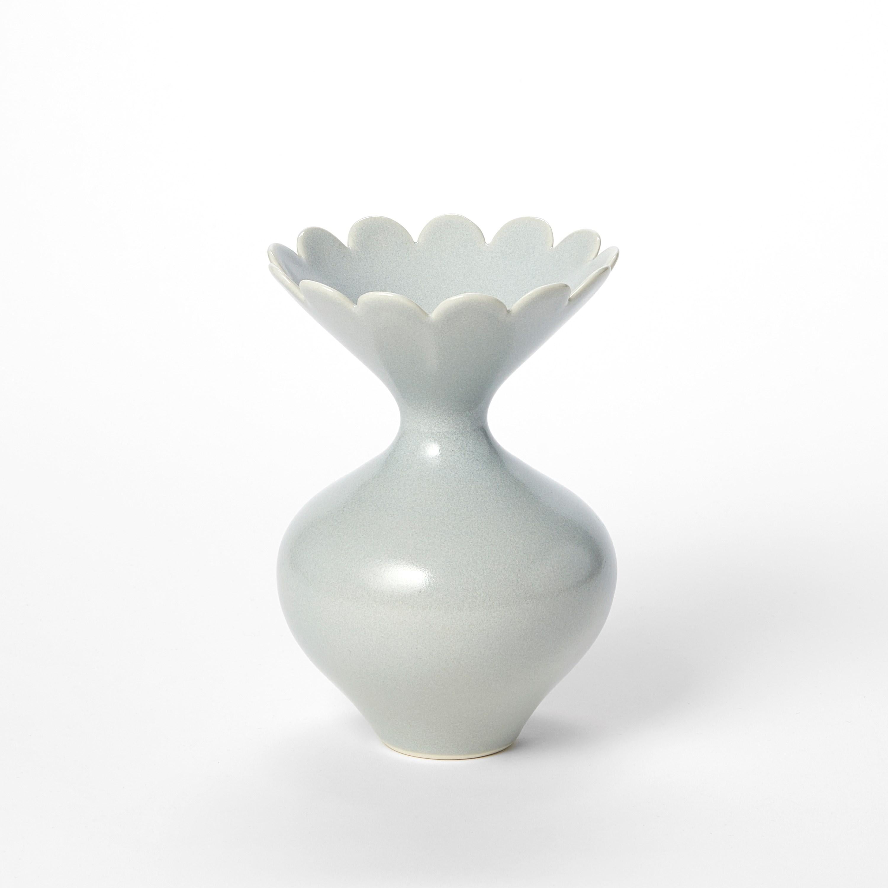 Organique Trio Blue, groupe de vases en porcelaine moulé à la main de Vivienne Foley en vente