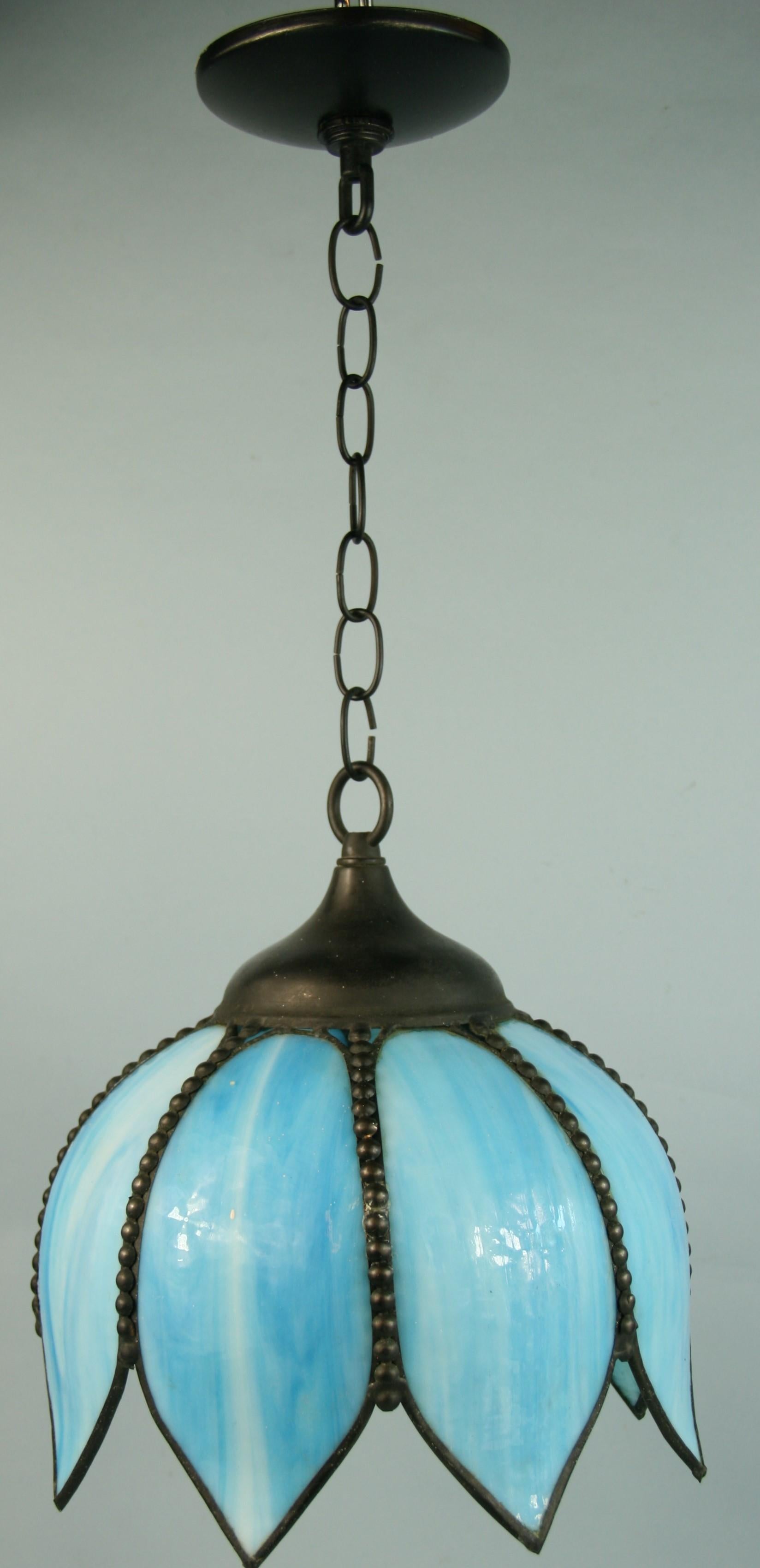 Blue and white tulip glass pendant
Takes one 100 Watt max Edison based bulb
Newly rewired
Dimensions 10