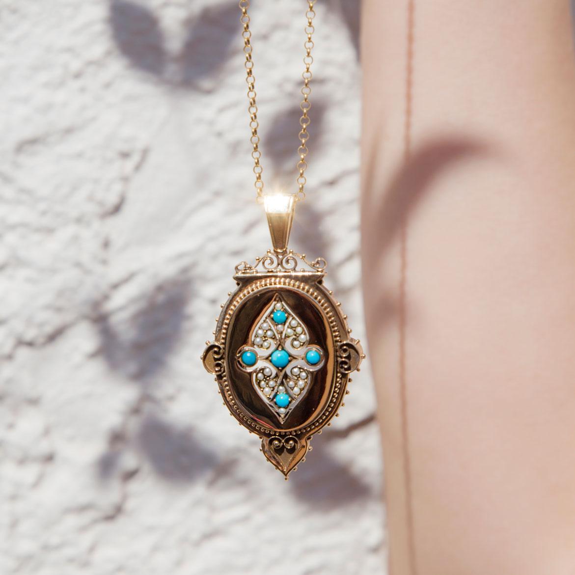 Blue Turquoise Cabochon and Seed Pearl Vintage Pendant in 9 Carat Yellow Gold In Good Condition In Hamilton, AU
