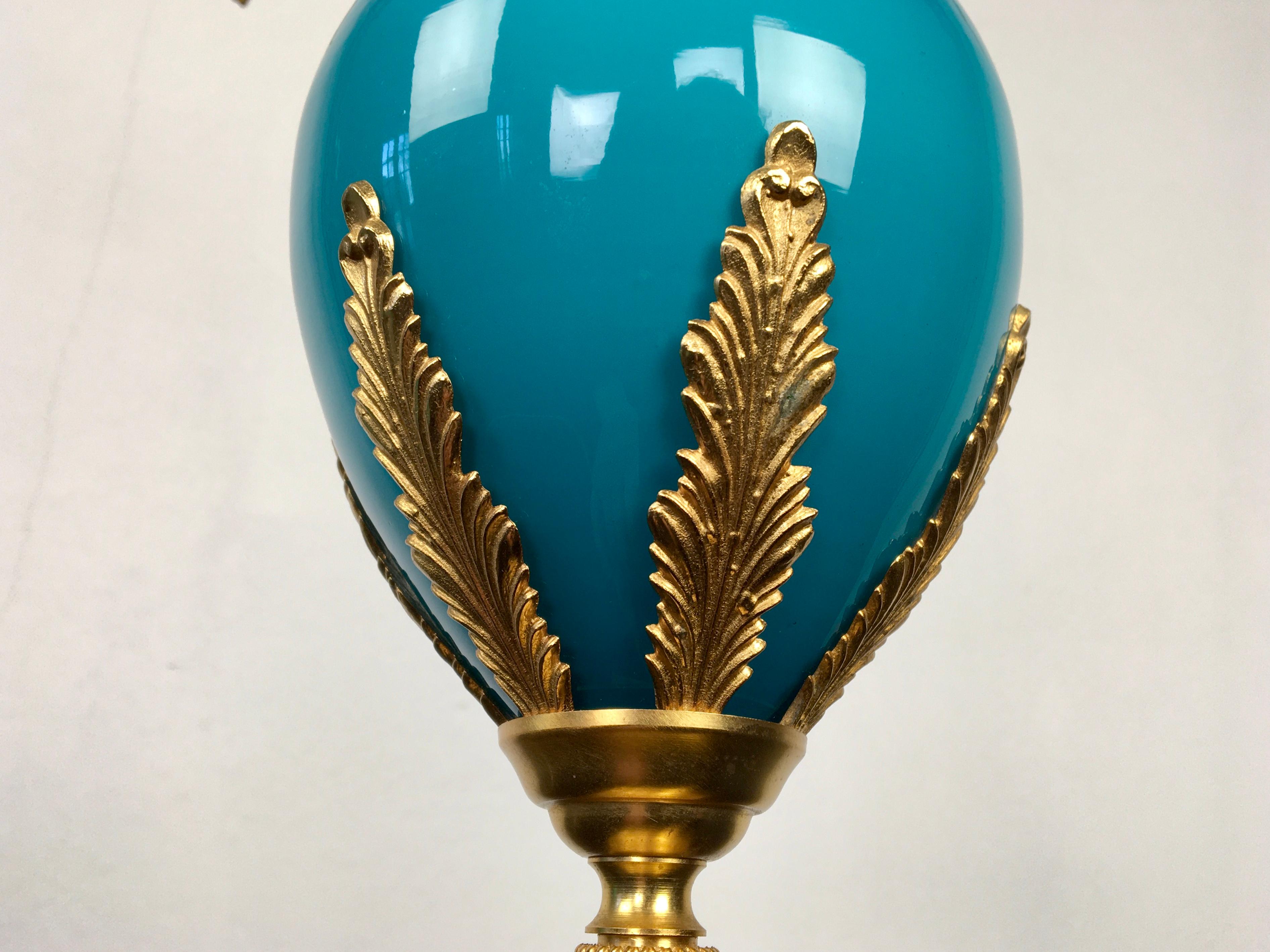 Laiton Lampe de bureau œuf d'autruche en opaline bleue et turquoise, S.A. Boulanger, Belgique
