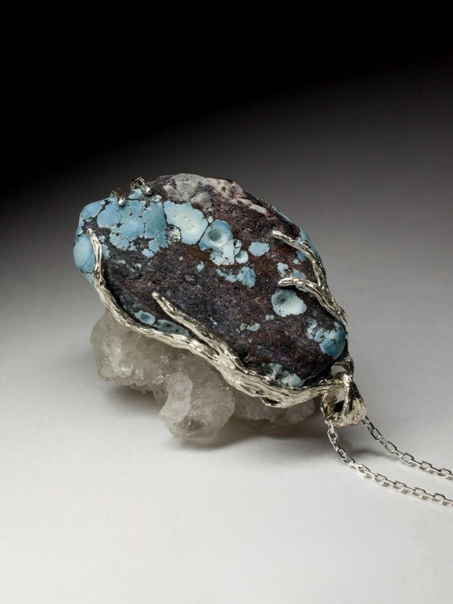 Artigiano Ciondolo d'argento in turchese blu Pietra naturale pepita gioielli unisex in vendita