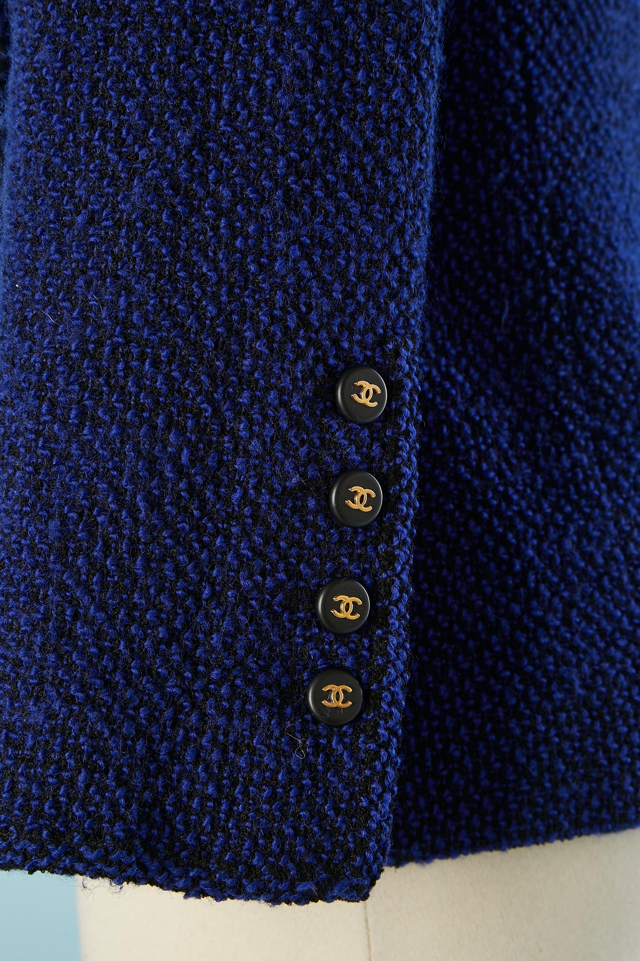Blue tweed double breasted jacket with branded buttons Chanel Boutique  In Excellent Condition For Sale In Saint-Ouen-Sur-Seine, FR
